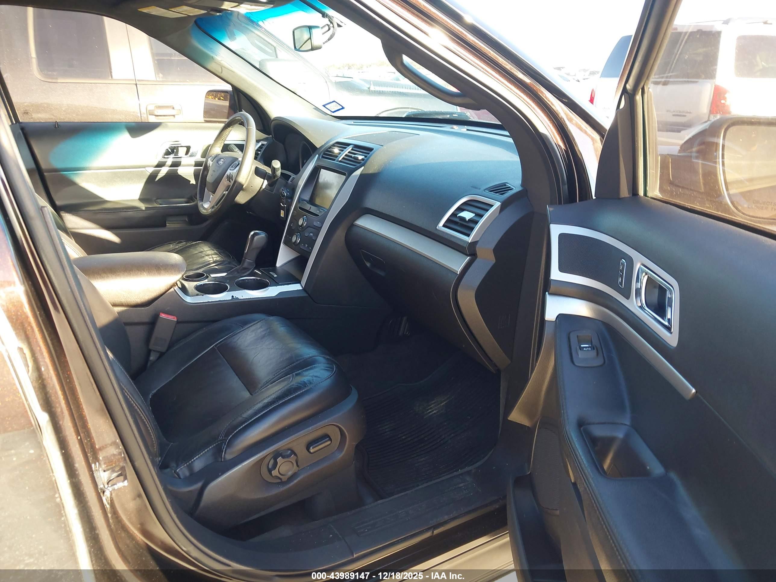 FORD EXPLORER image 5