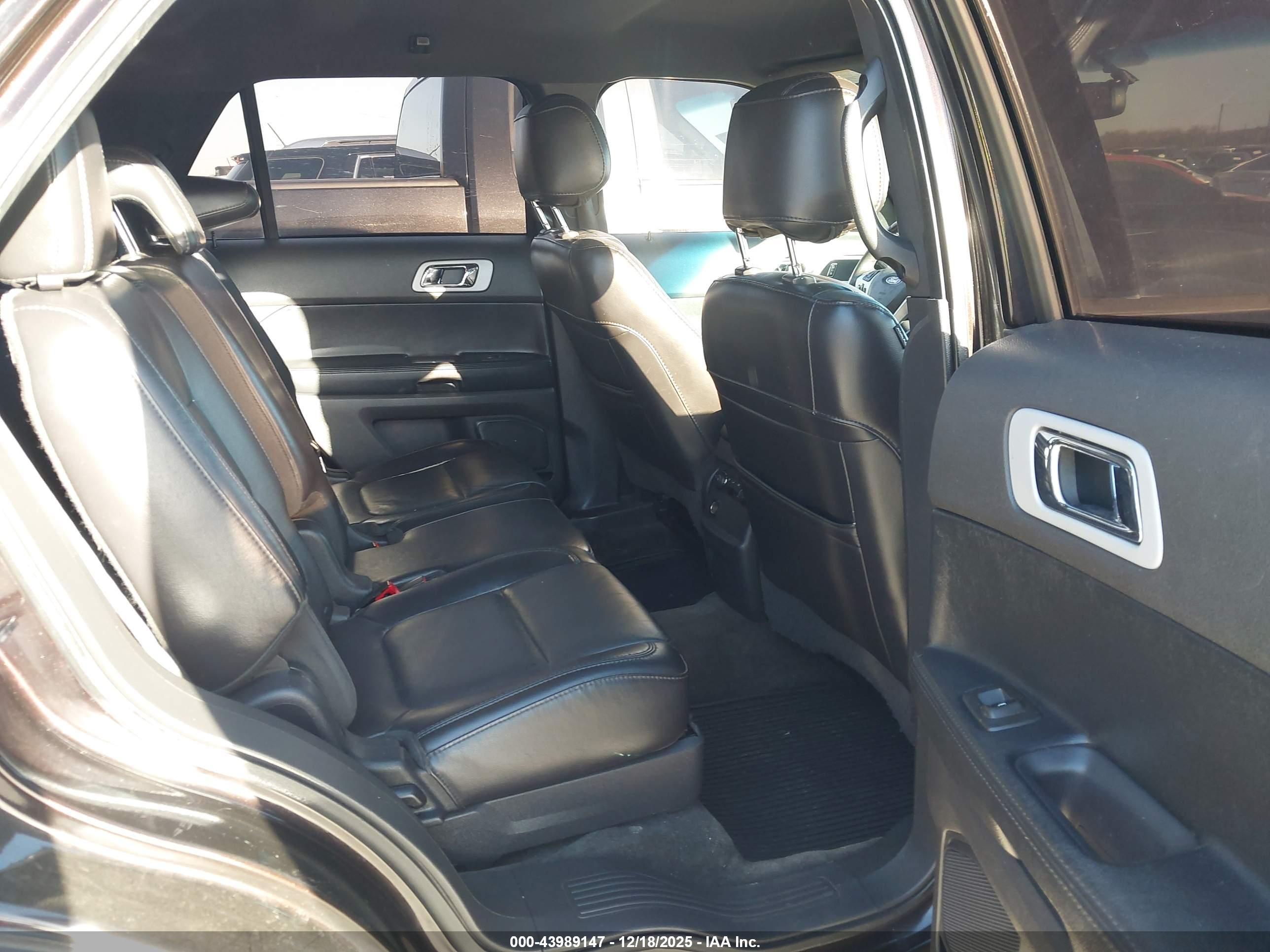 FORD EXPLORER image 8