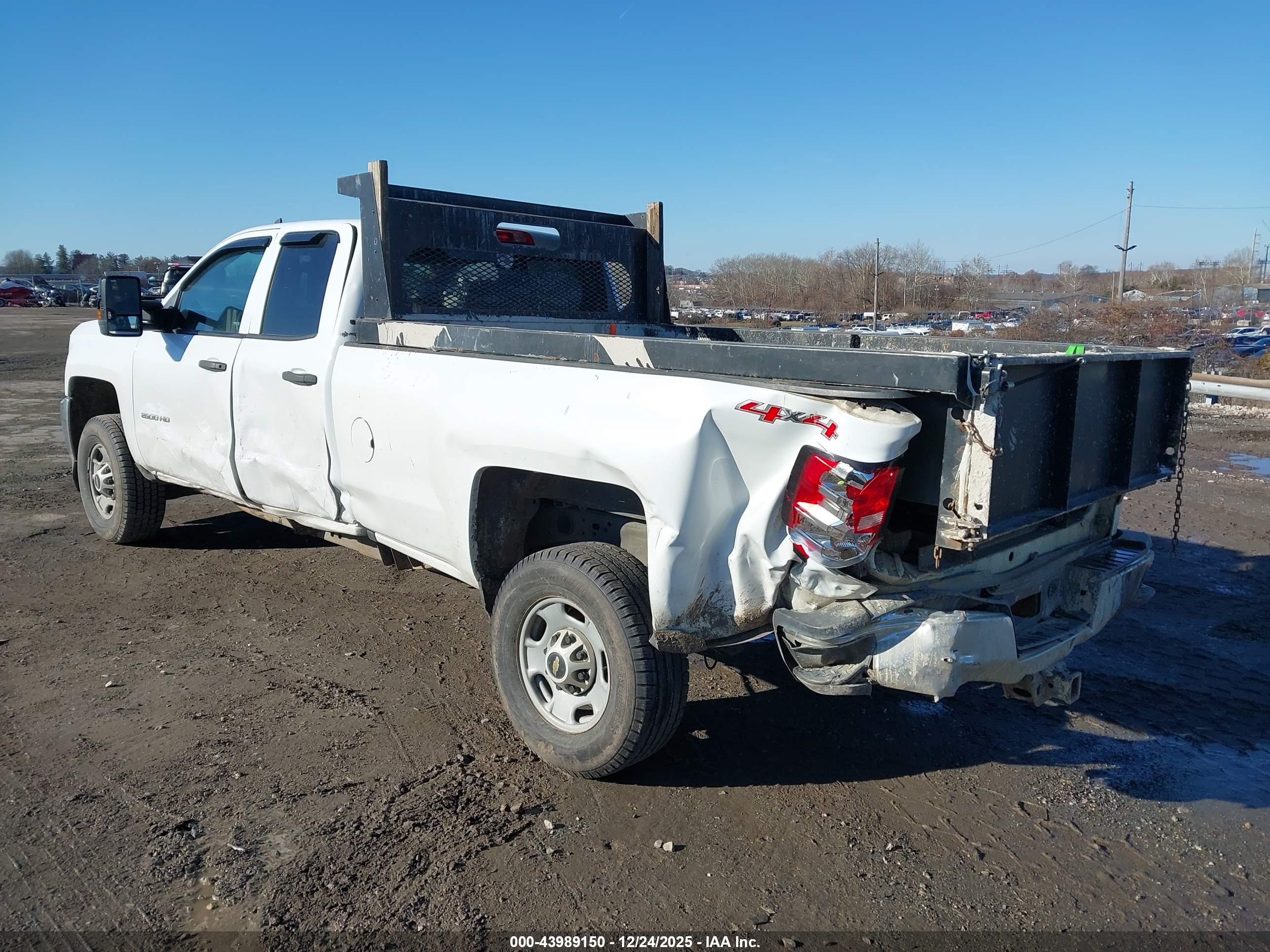 CHEVROLET SILVERADO image 3