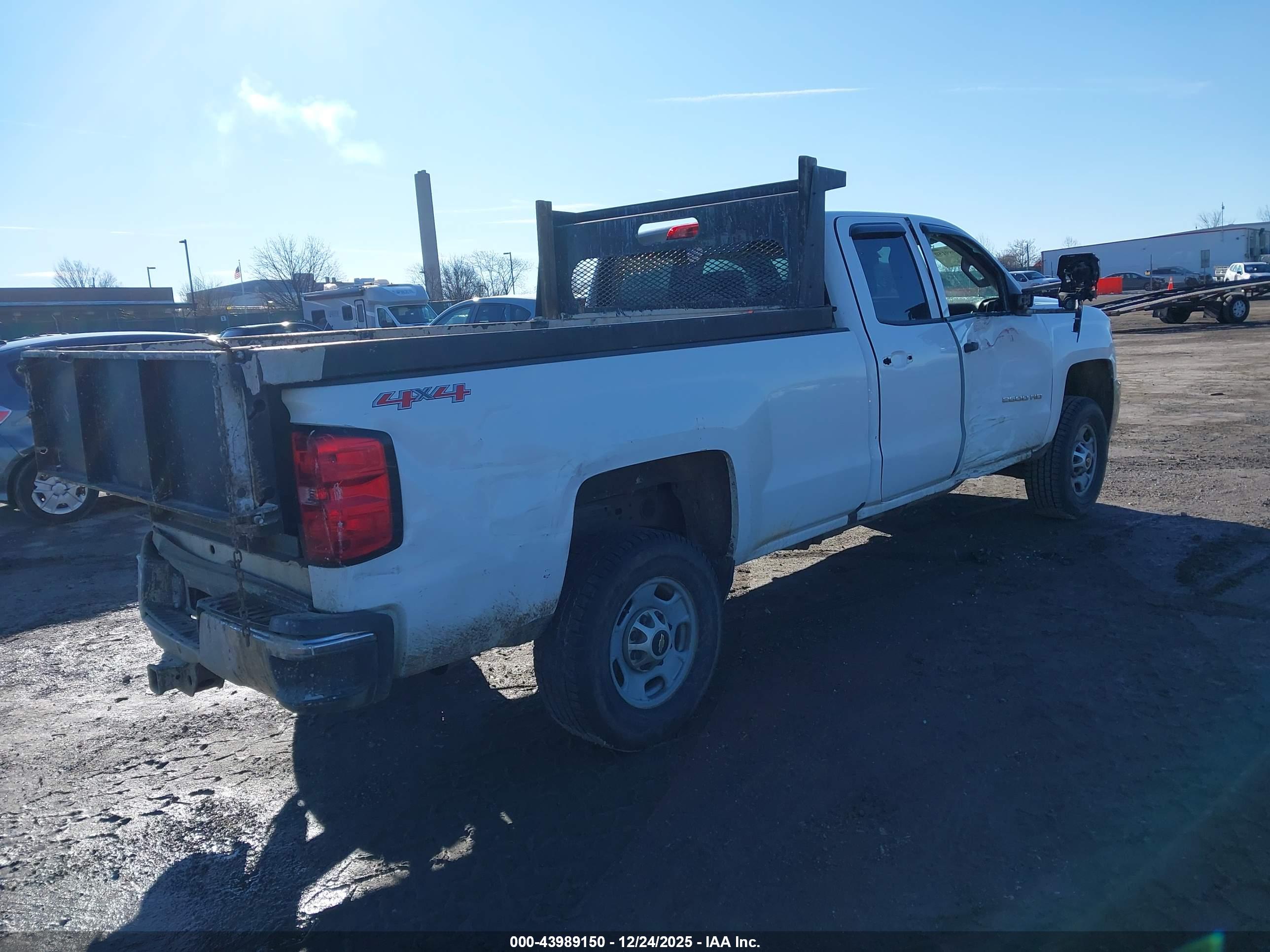 CHEVROLET SILVERADO image 4