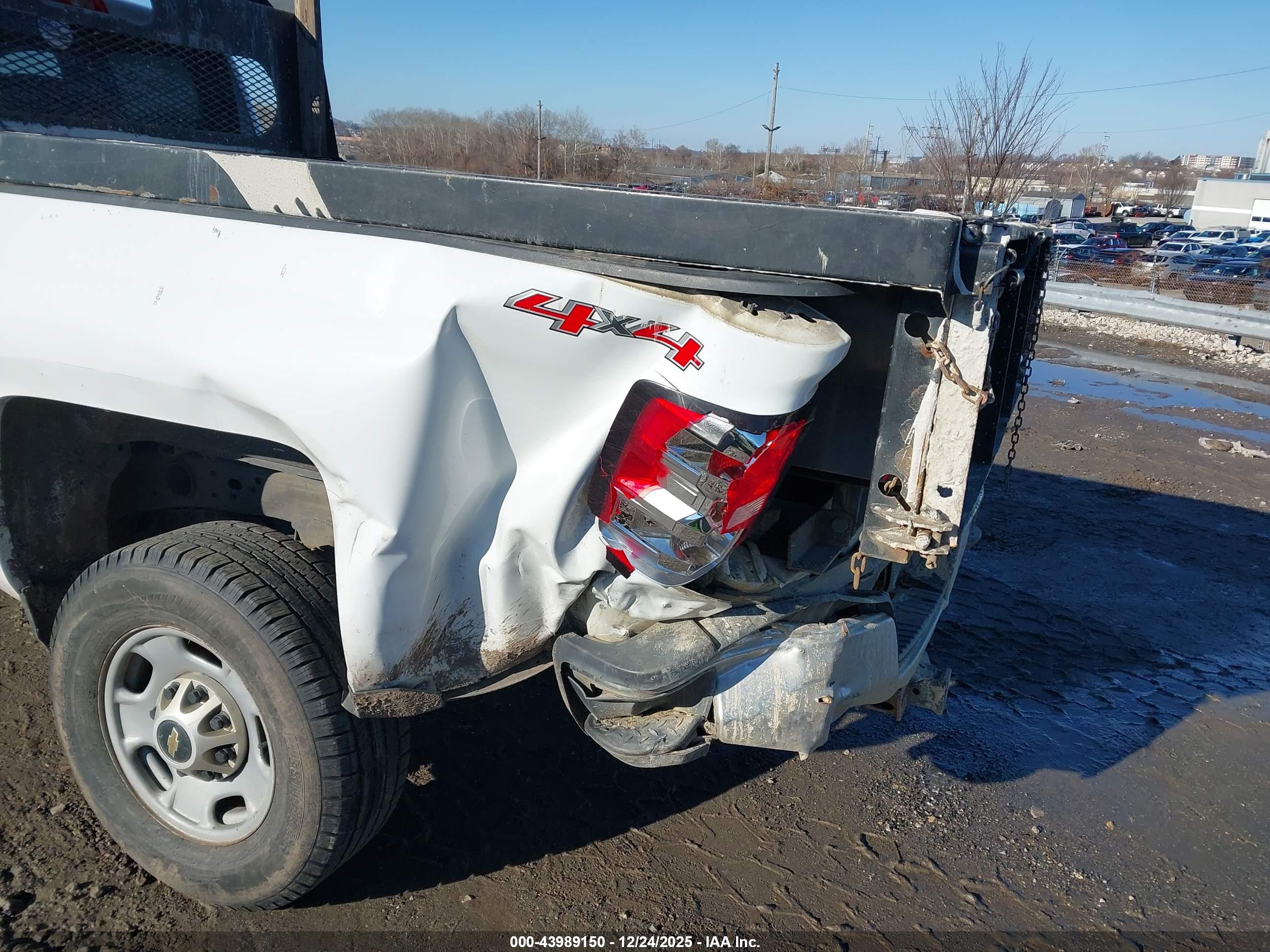 CHEVROLET SILVERADO image 6