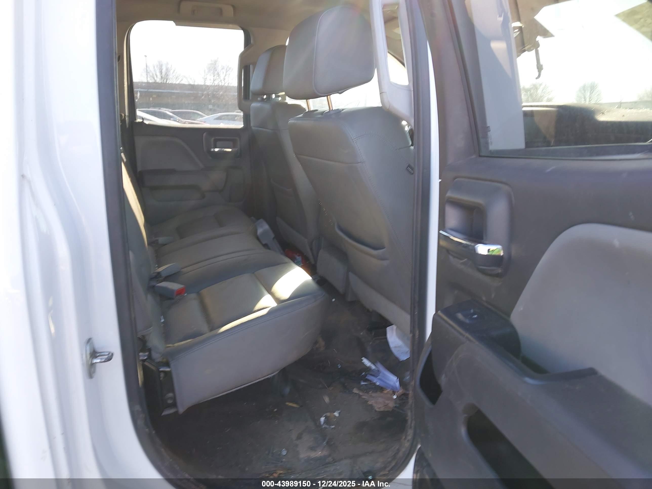 CHEVROLET SILVERADO image 8