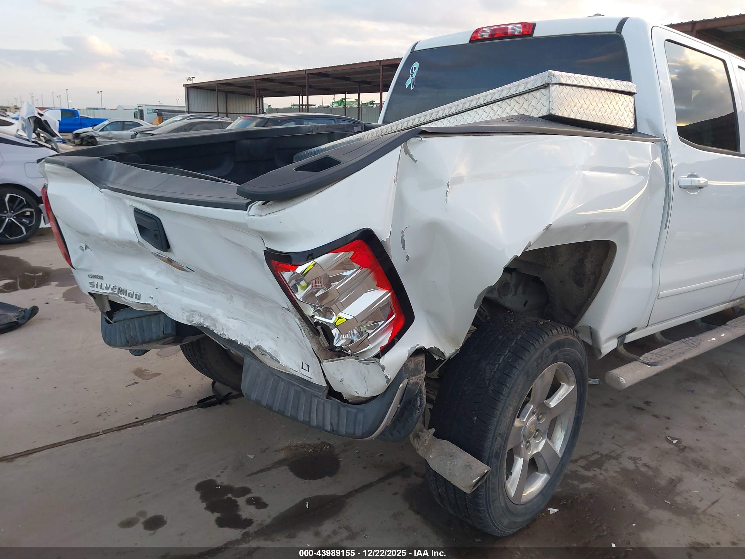 CHEVROLET SILVERADO image 6