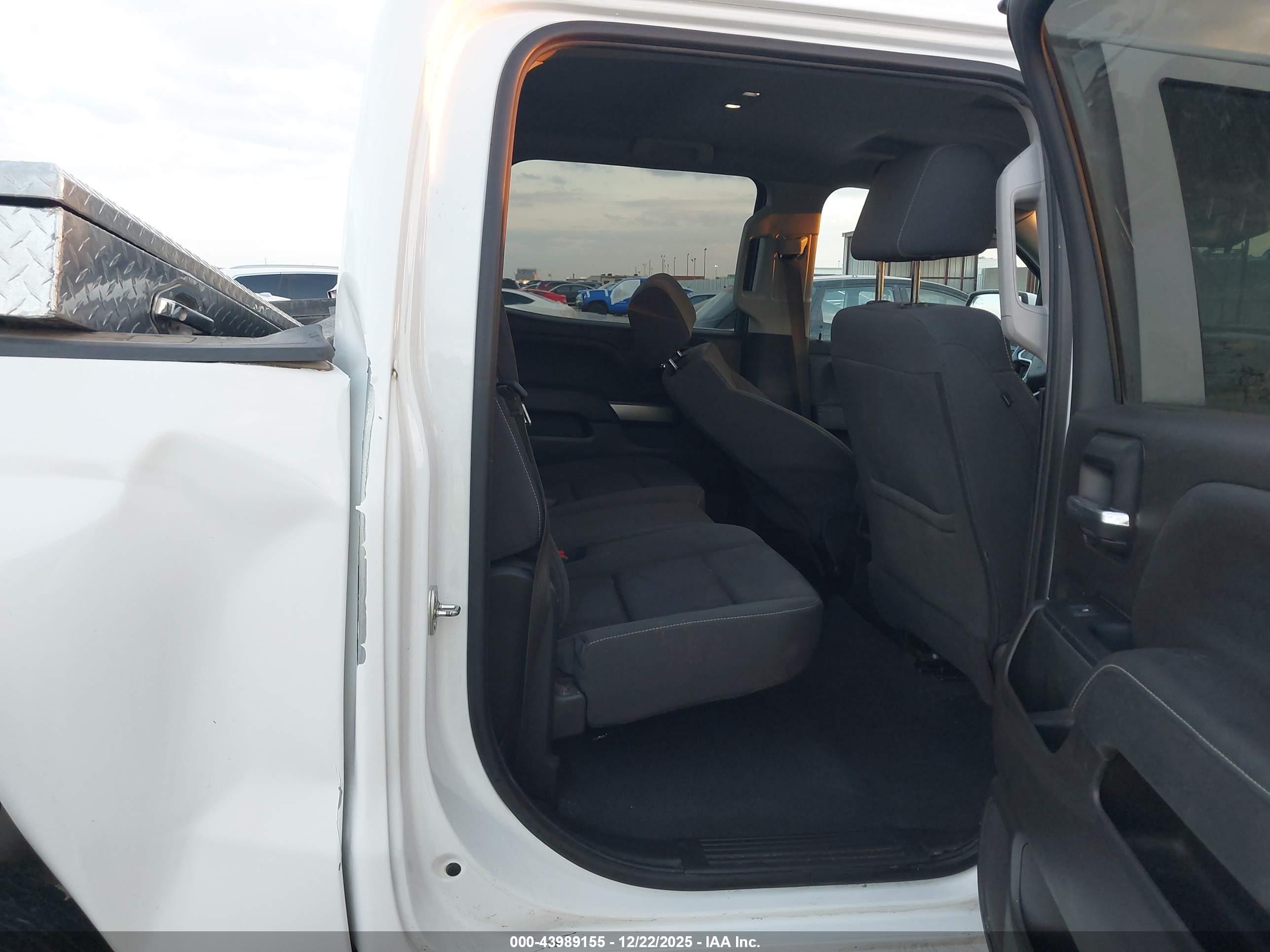 CHEVROLET SILVERADO image 8