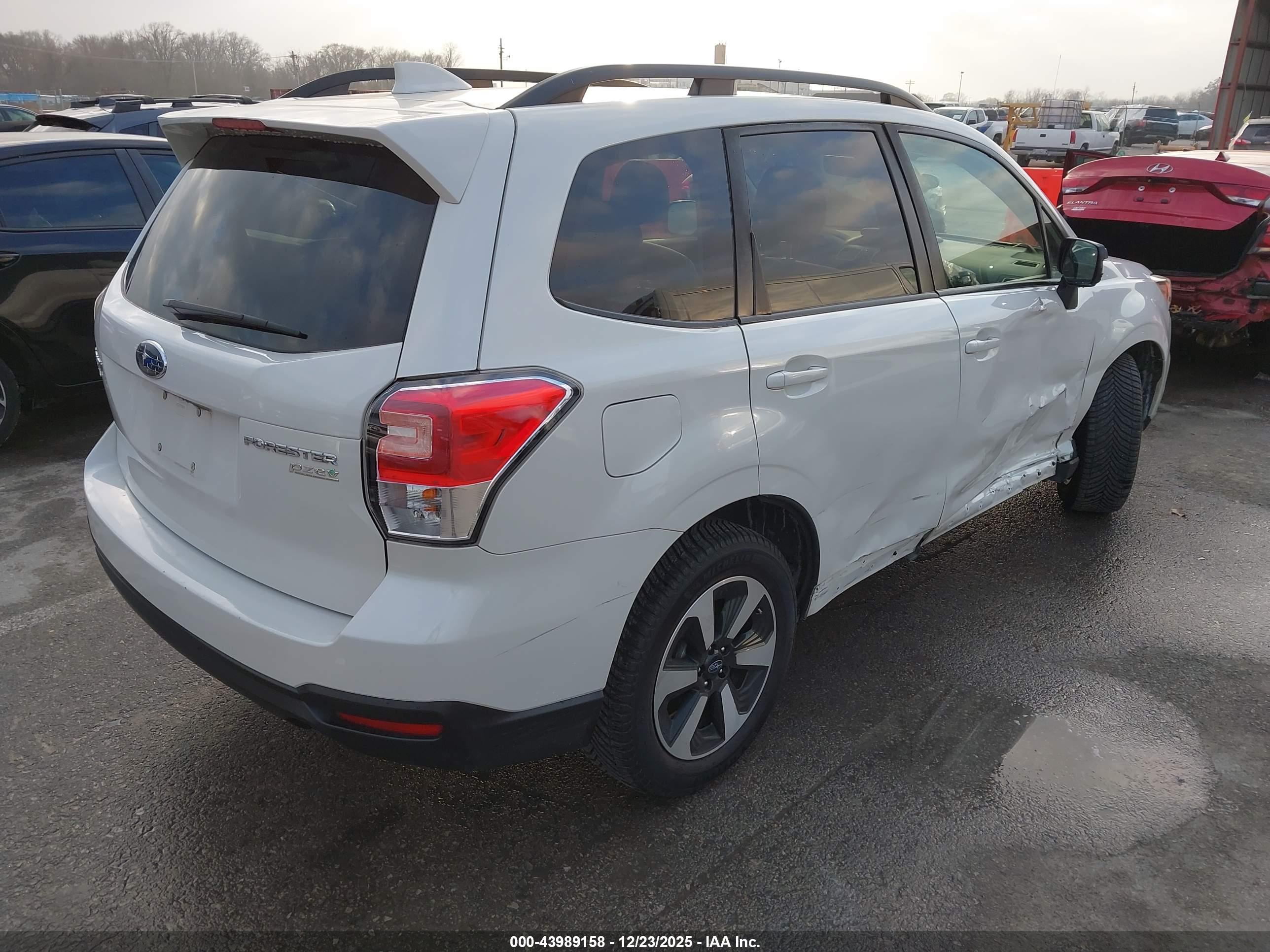 SUBARU FORESTER image 4
