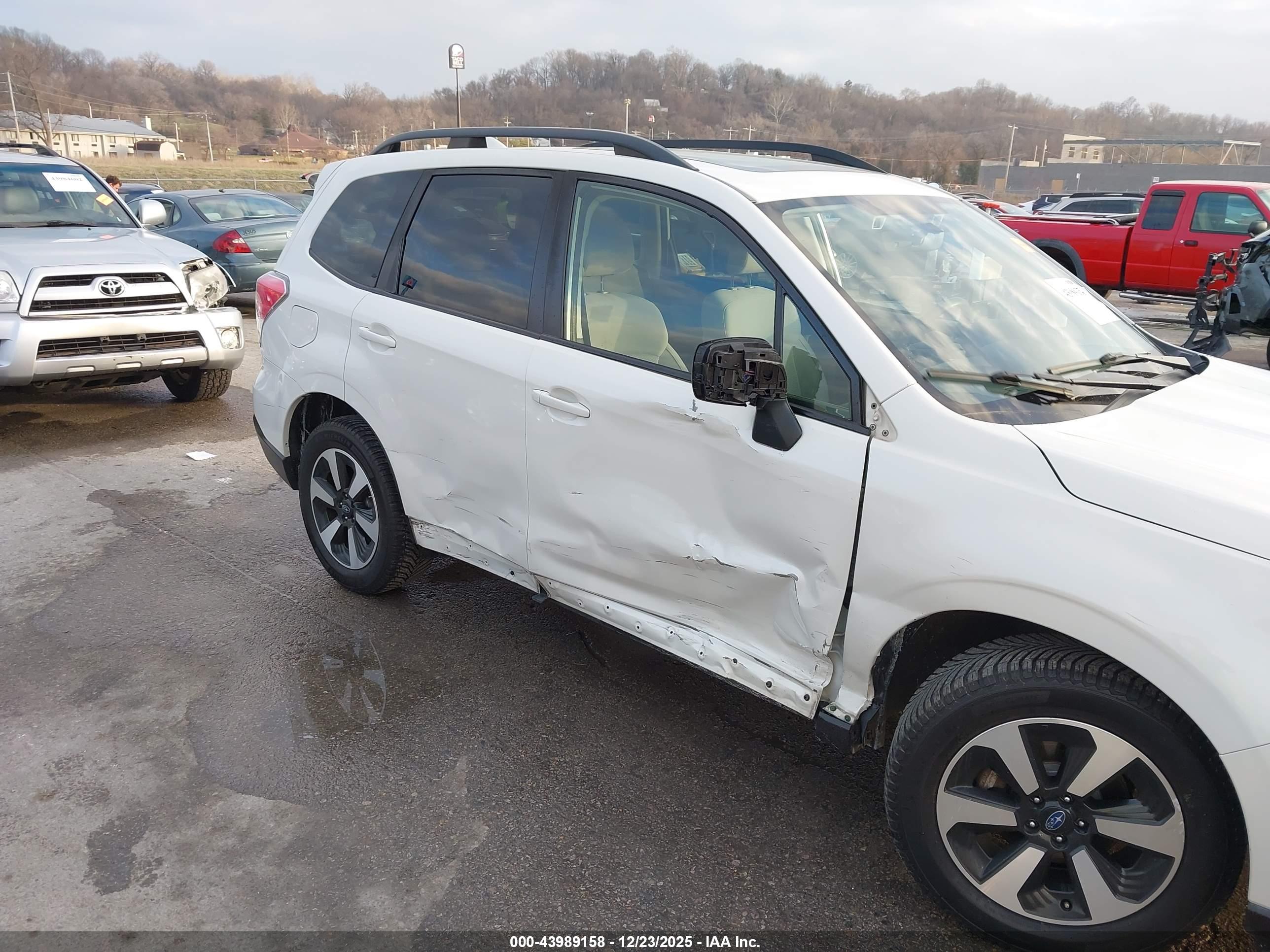 SUBARU FORESTER image 6