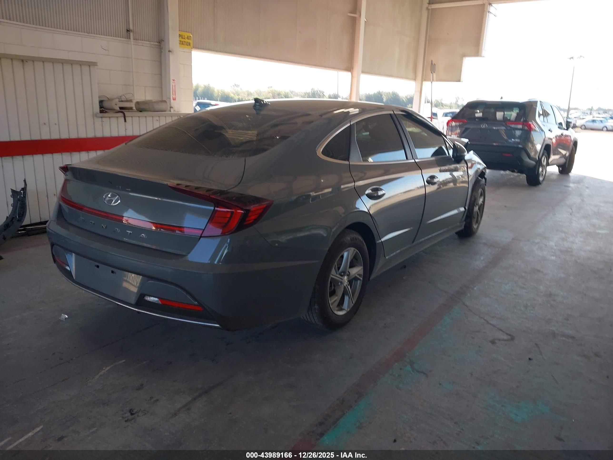 HYUNDAI SONATA image 4
