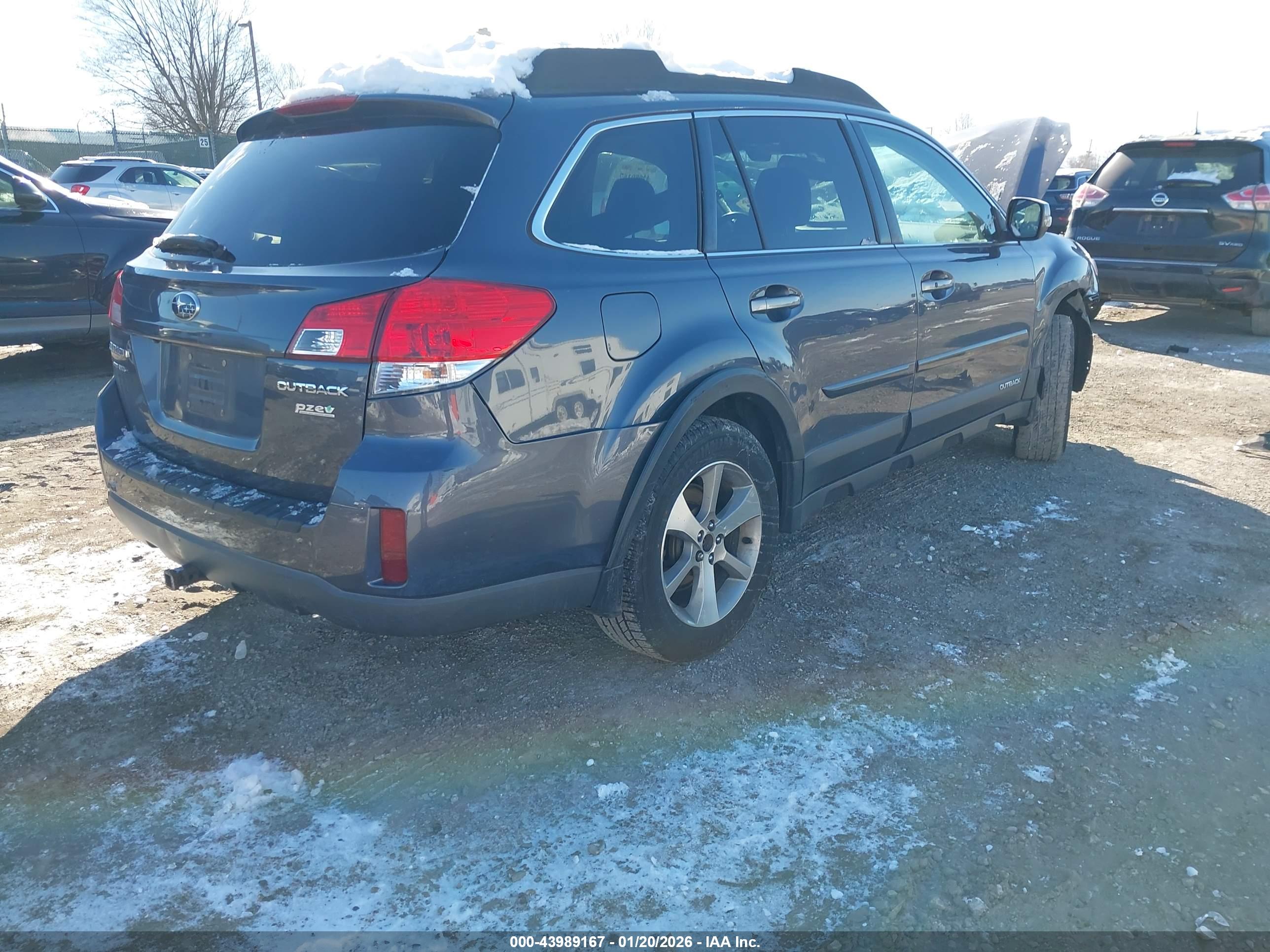 SUBARU OUTBACK image 4