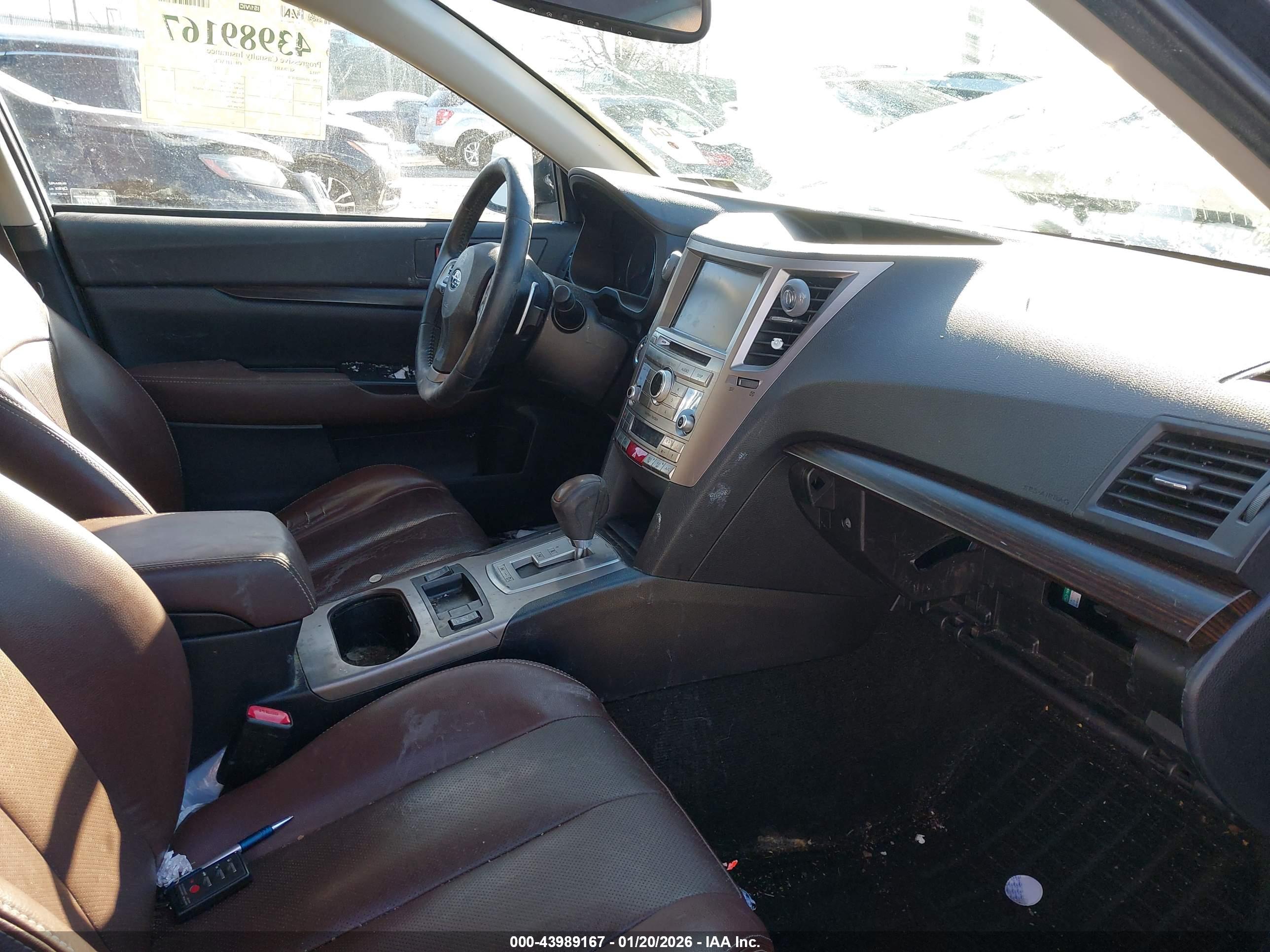 SUBARU OUTBACK image 5