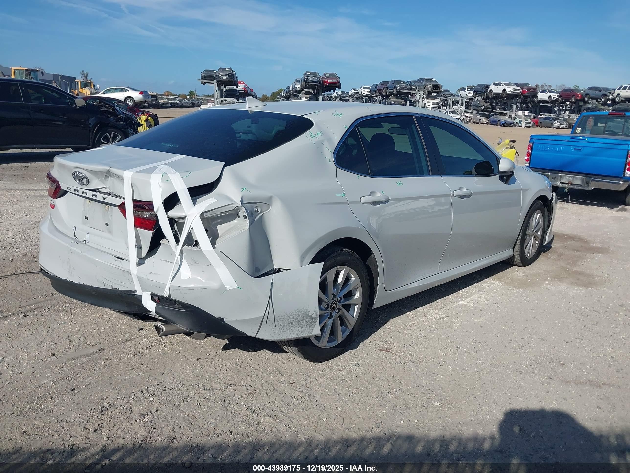TOYOTA CAMRY image 4