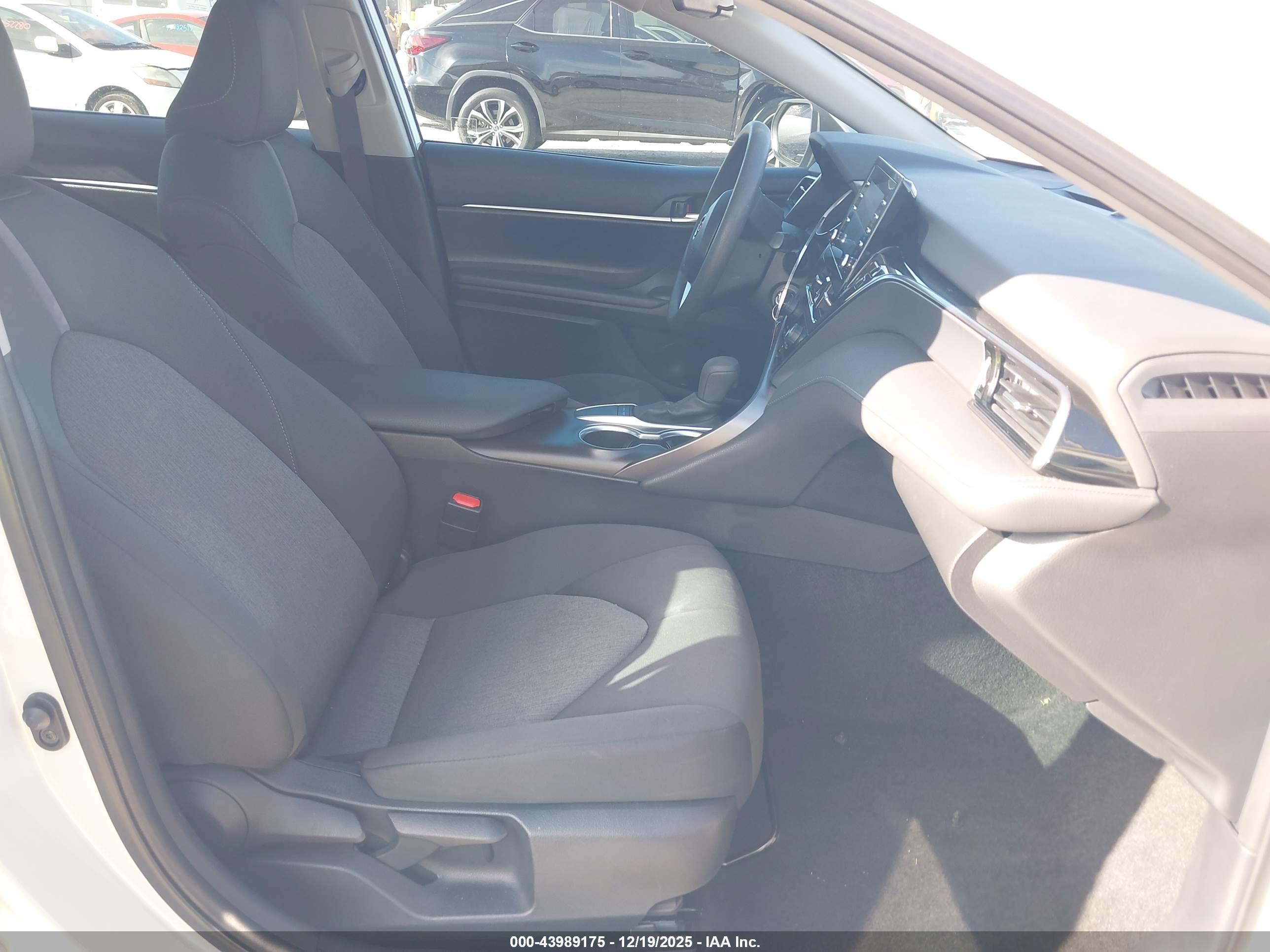 TOYOTA CAMRY image 5