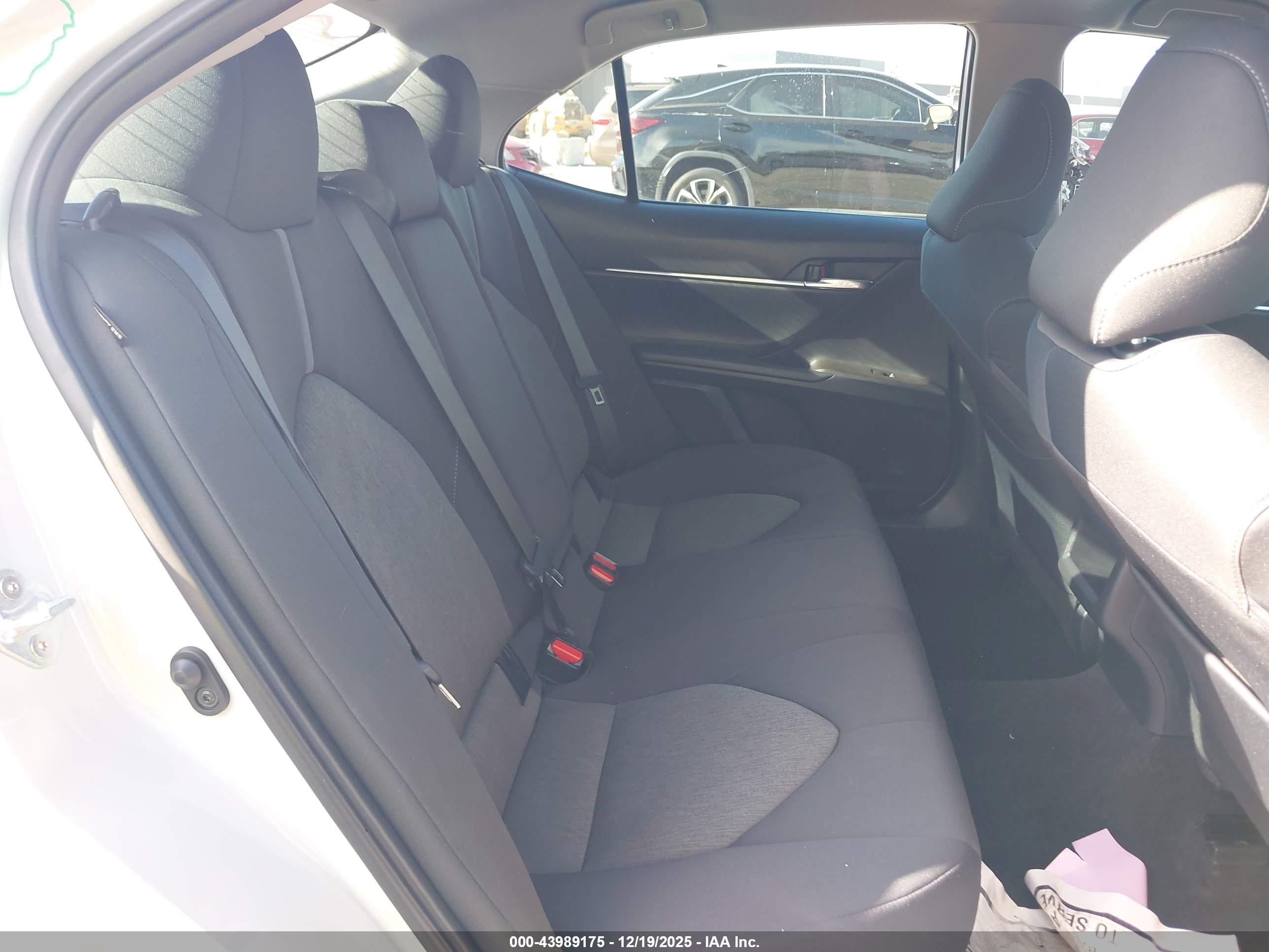 TOYOTA CAMRY image 8