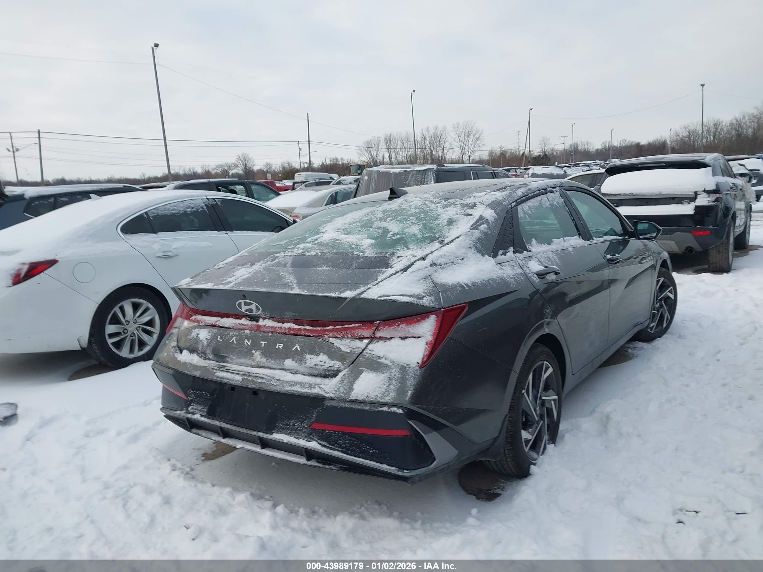 HYUNDAI ELANTRA image 4