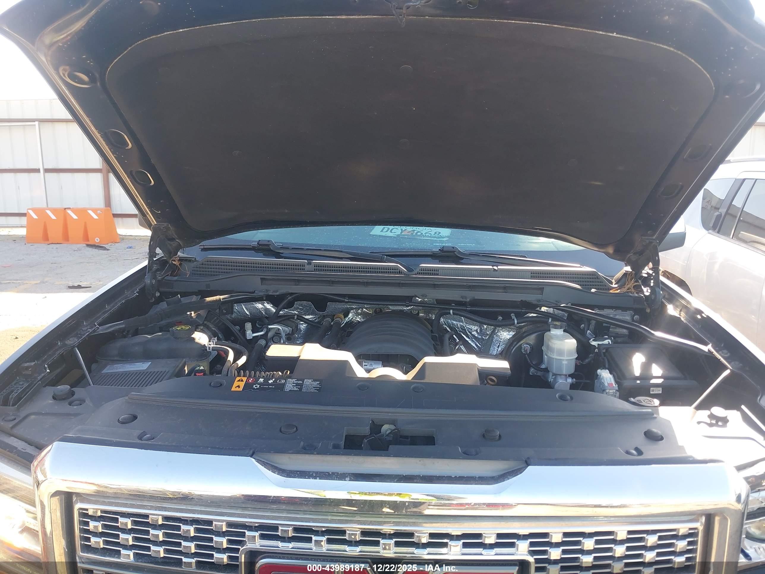 GMC SIERRA image 10