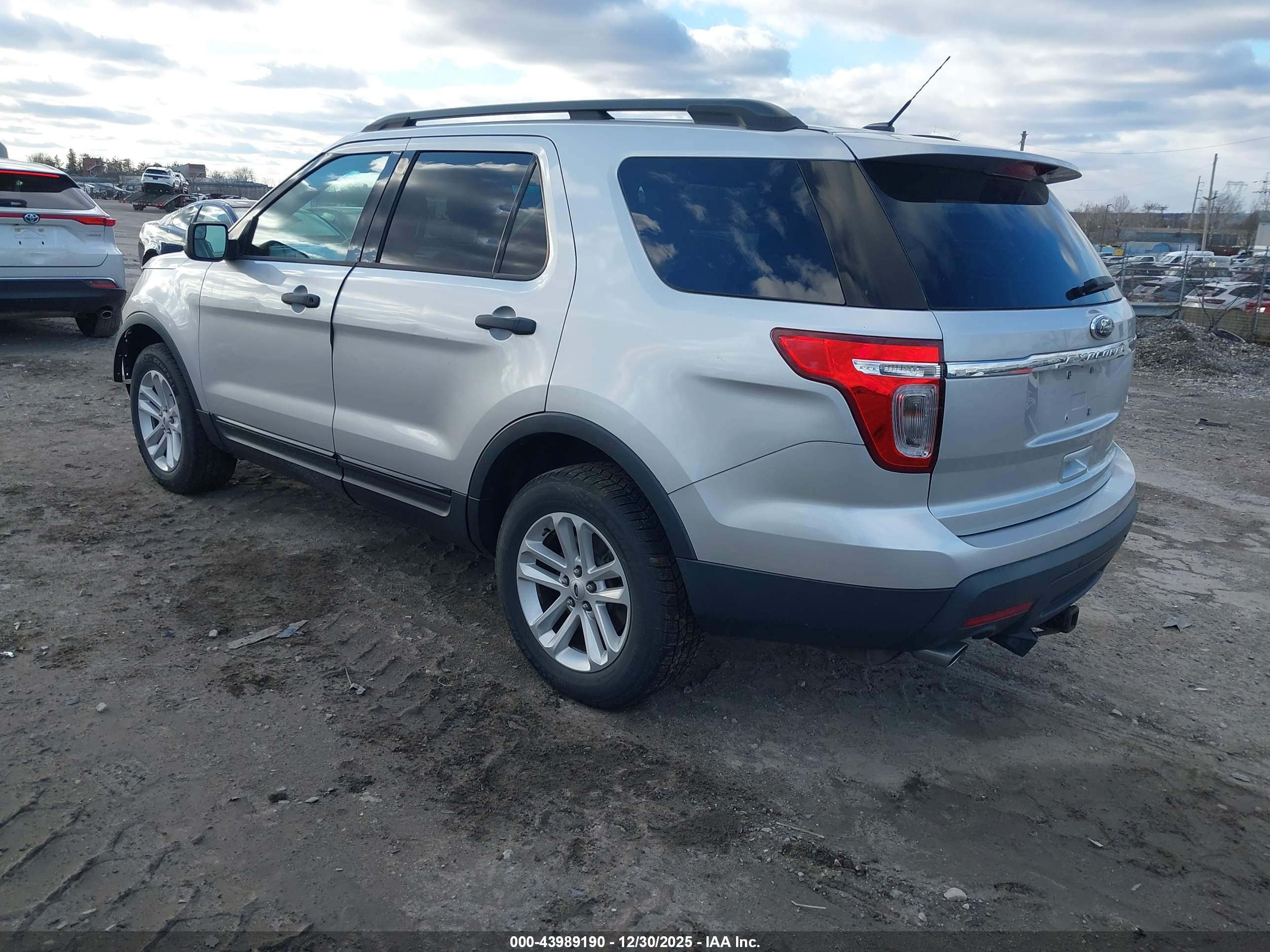 FORD EXPLORER image 3