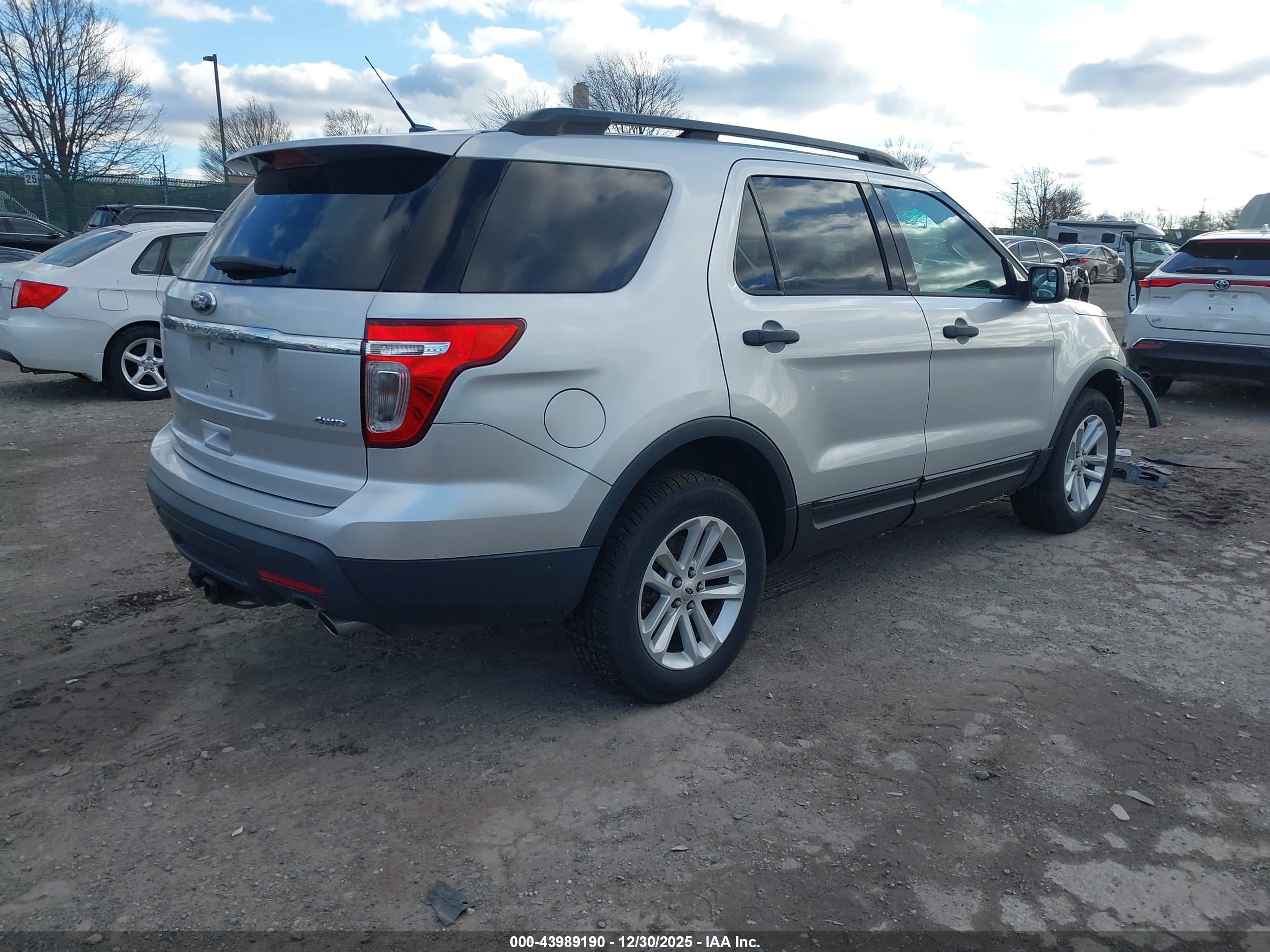 FORD EXPLORER image 4
