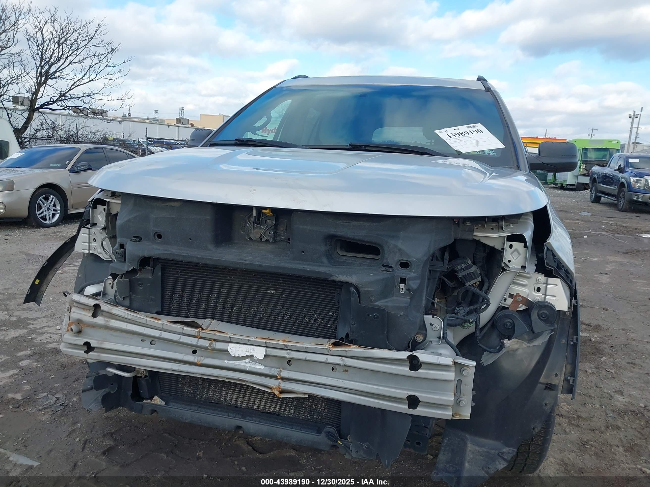 FORD EXPLORER image 6