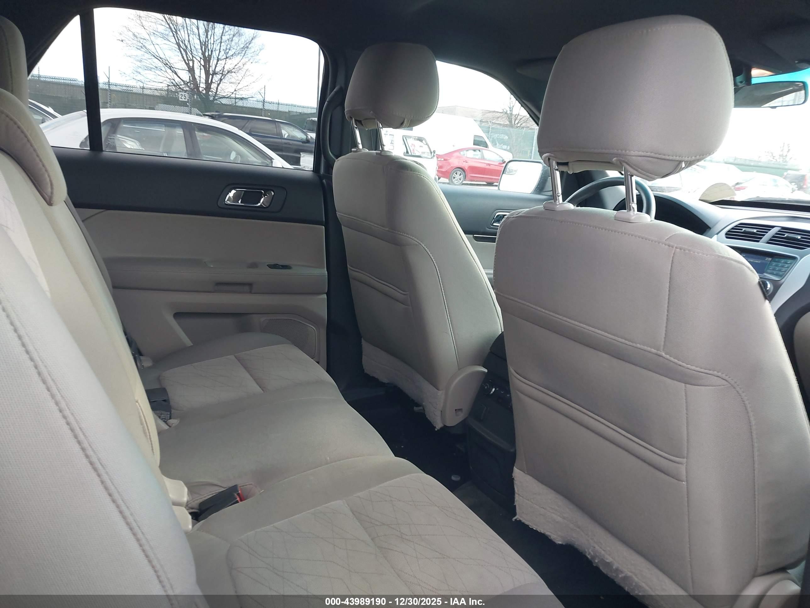 FORD EXPLORER image 8