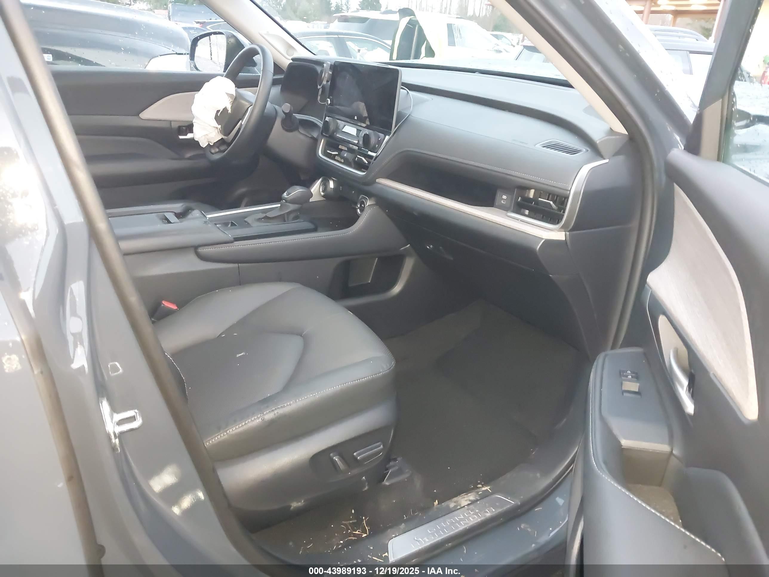 TOYOTA GRAND image 5