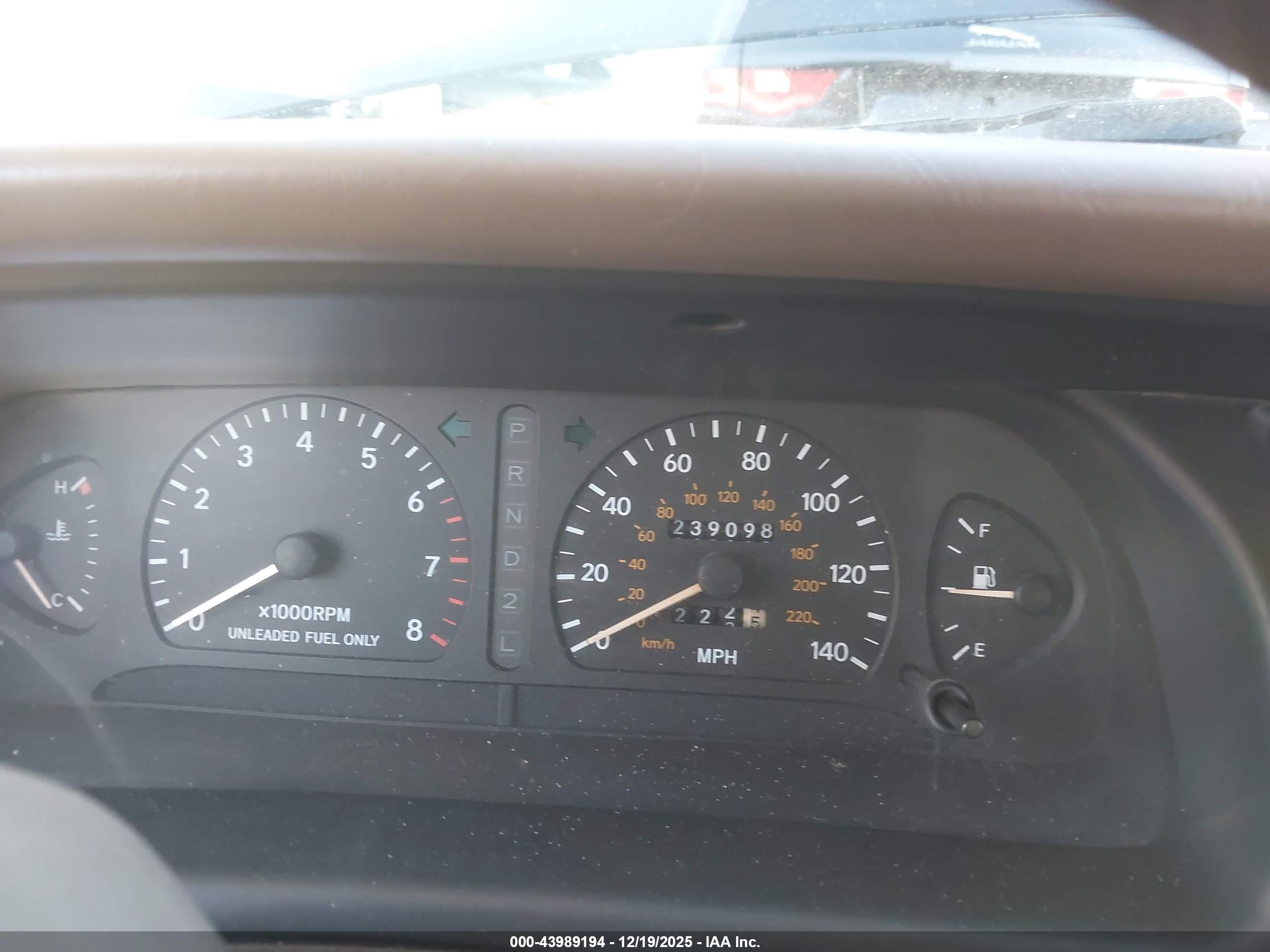 TOYOTA AVALON image 7