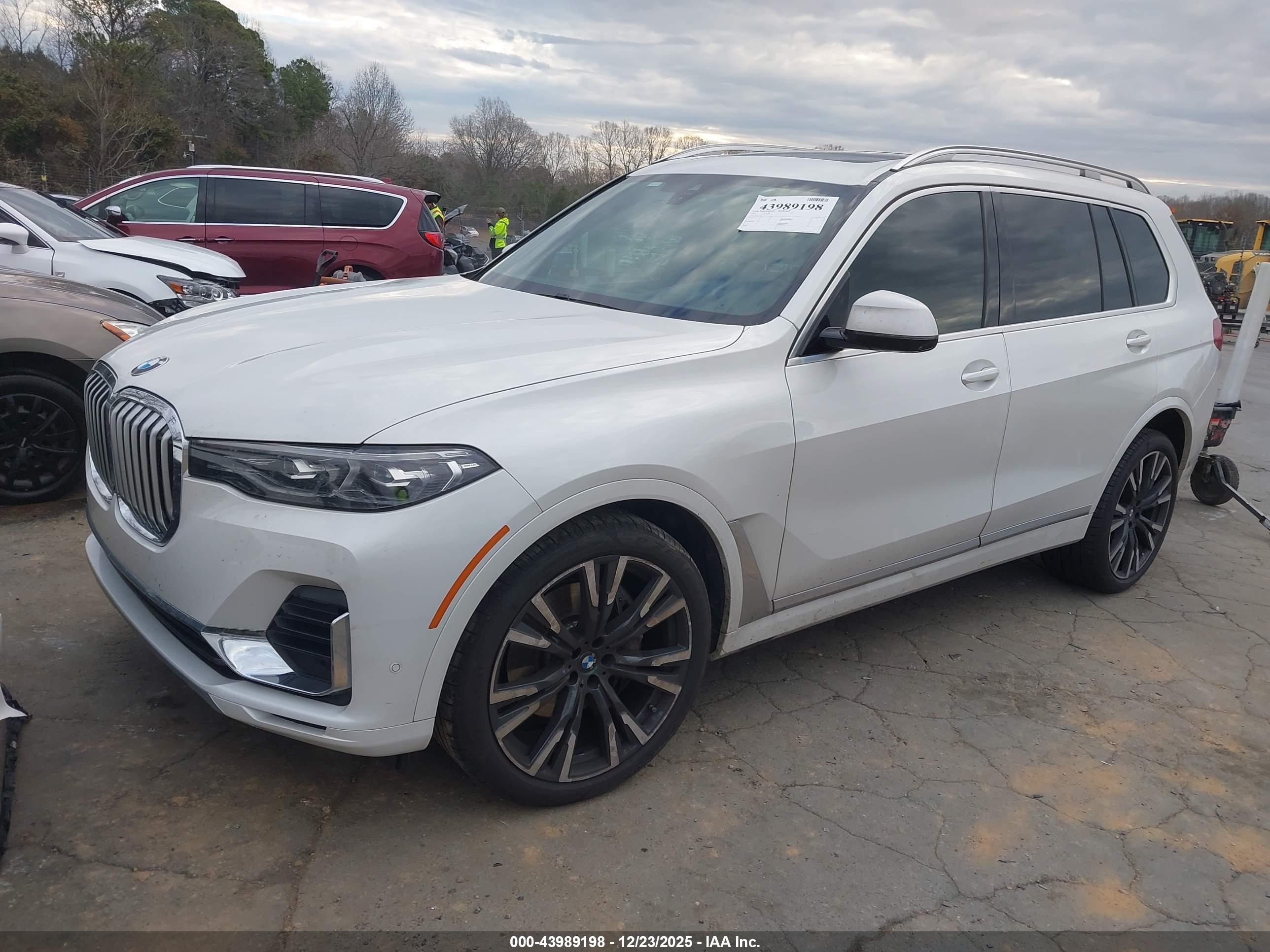 BMW X7 image 2