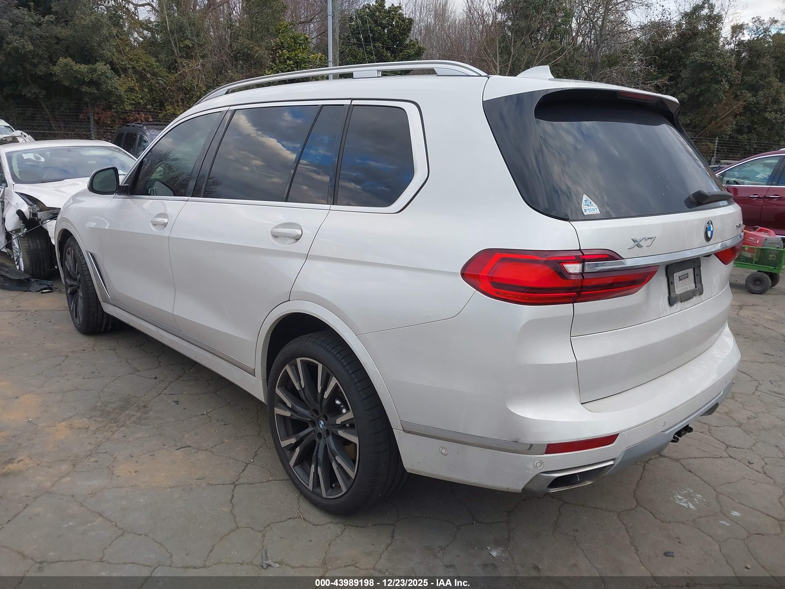 BMW X7 image 3