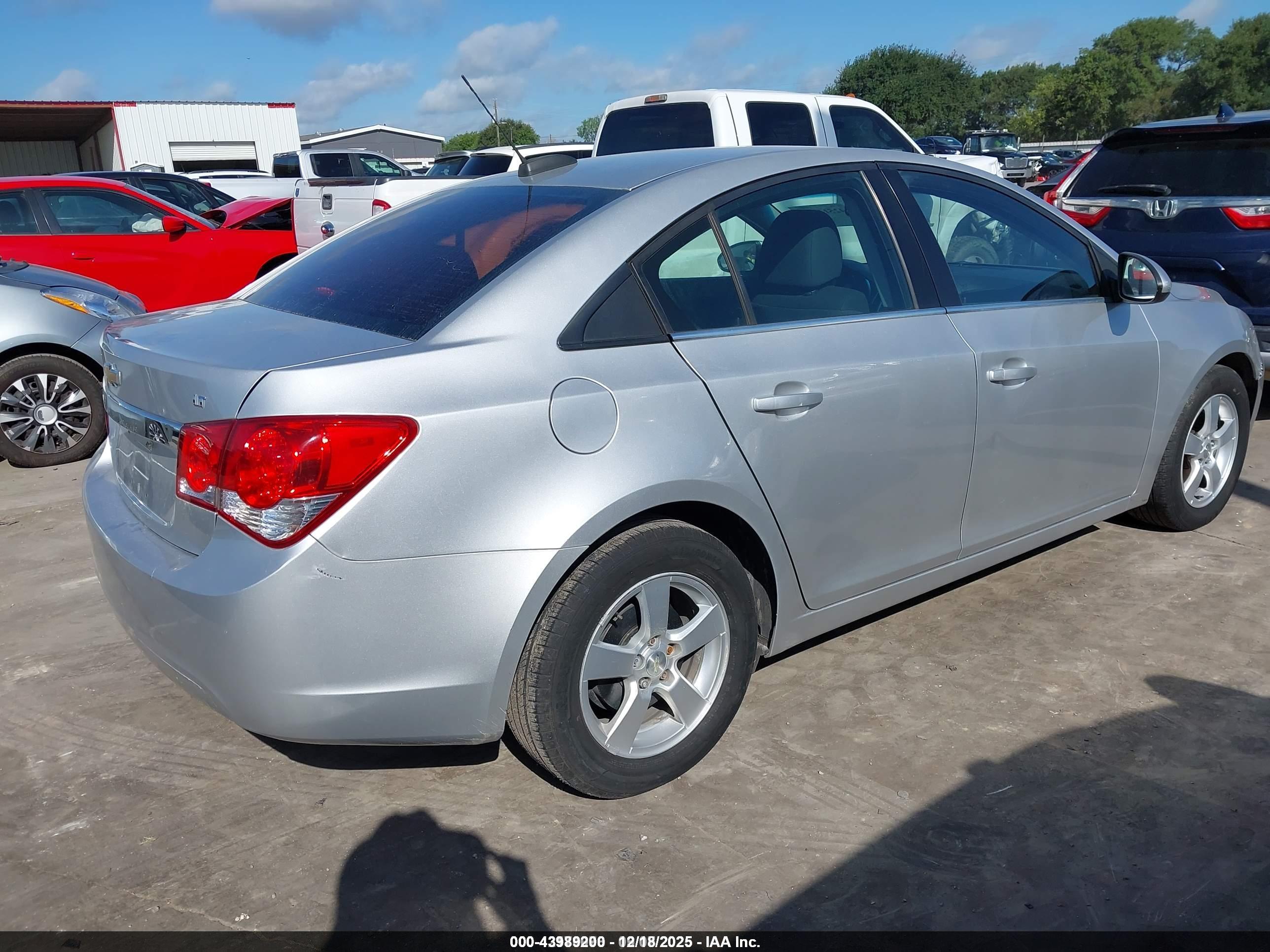 CHEVROLET CRUZE image 4