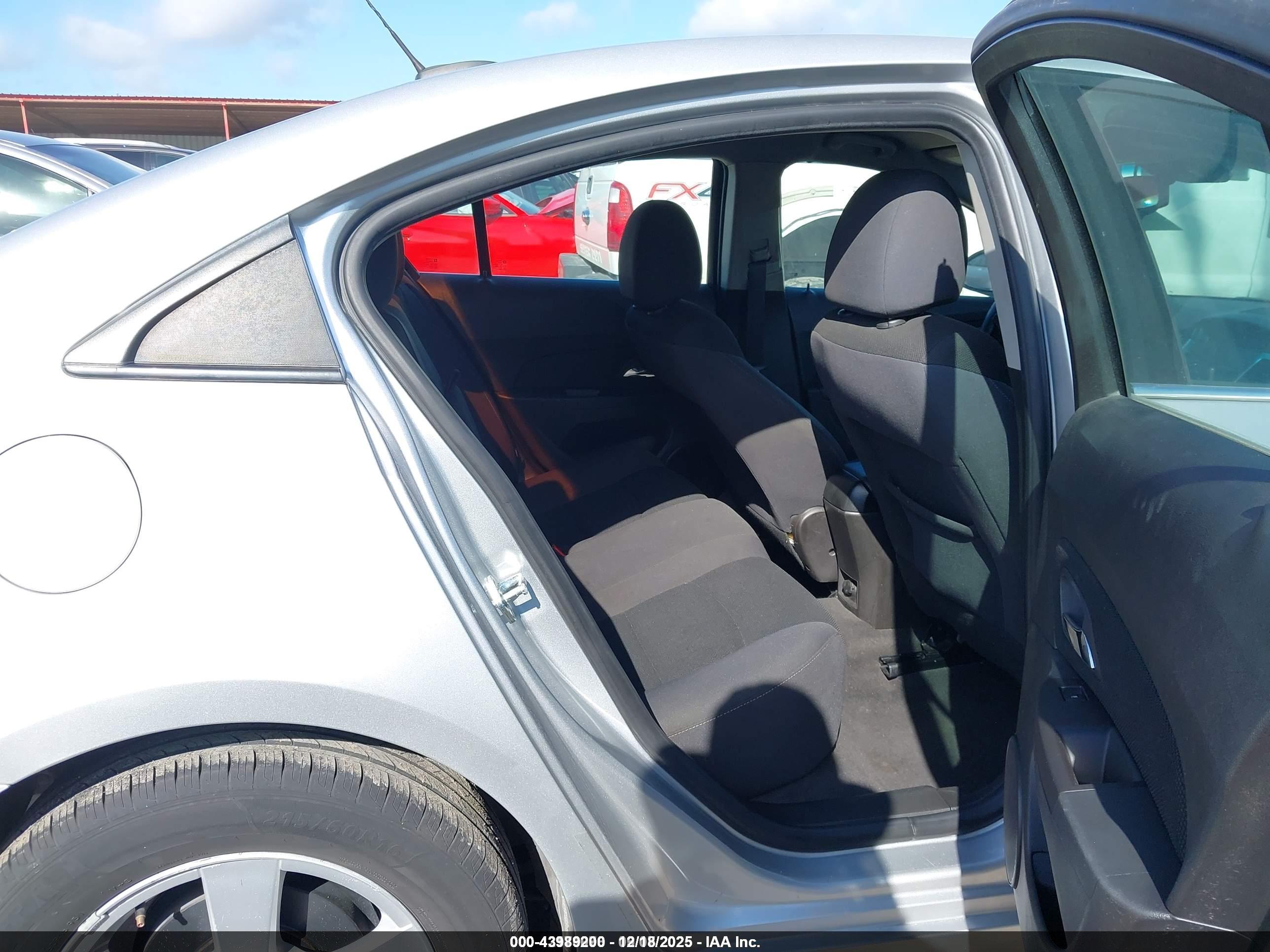 CHEVROLET CRUZE image 8