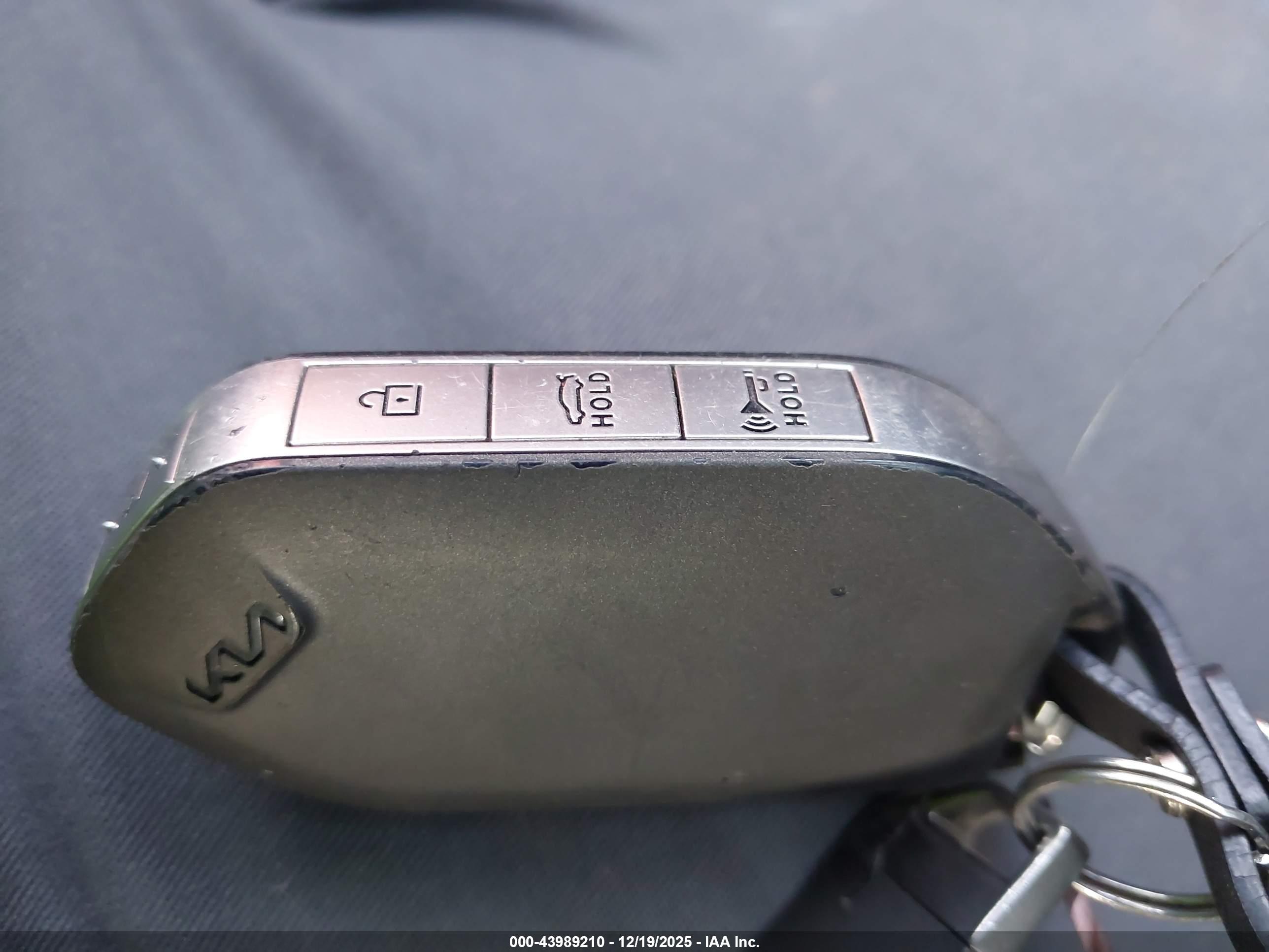 KIA K5 image 11