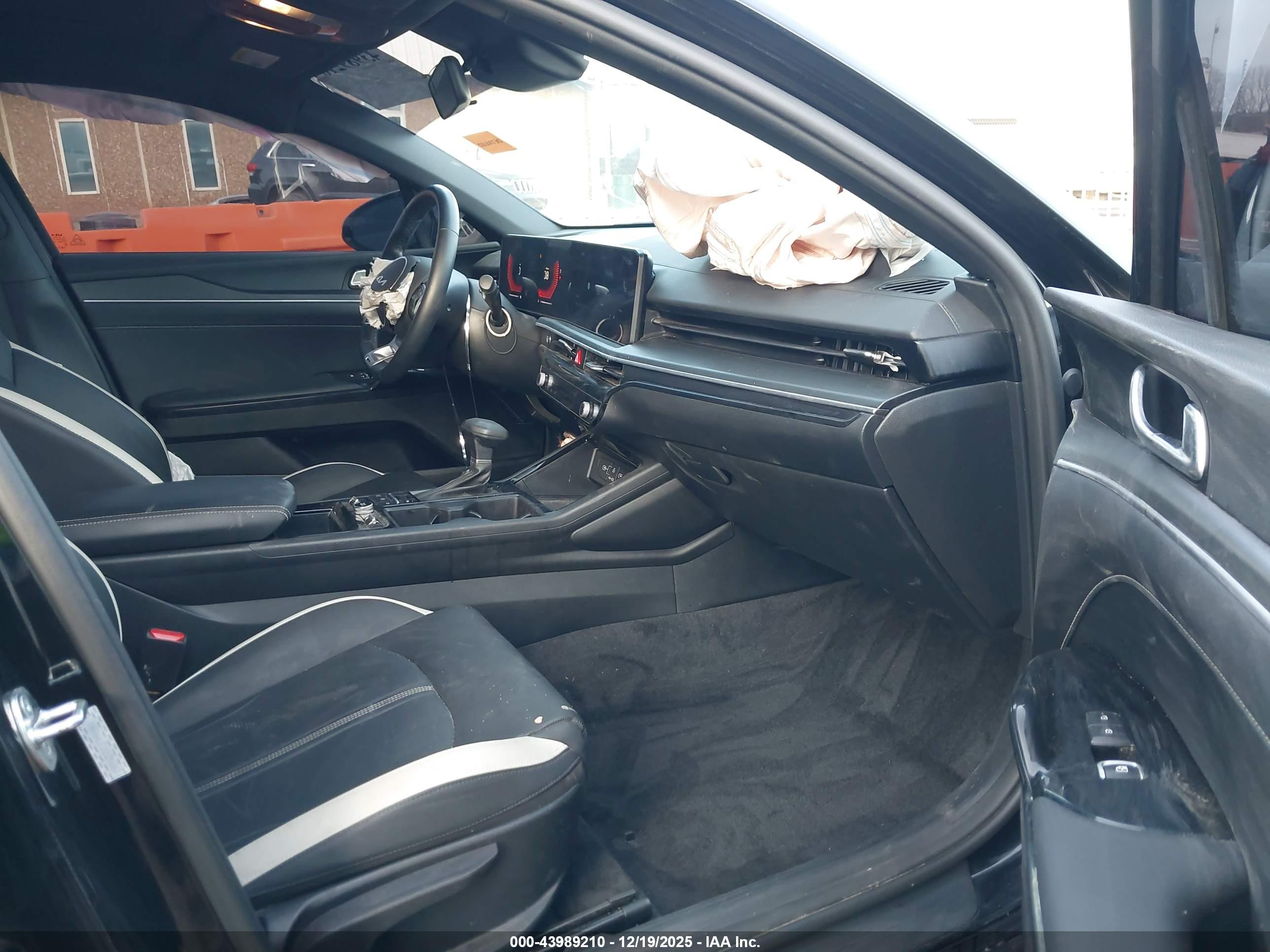 KIA K5 image 5