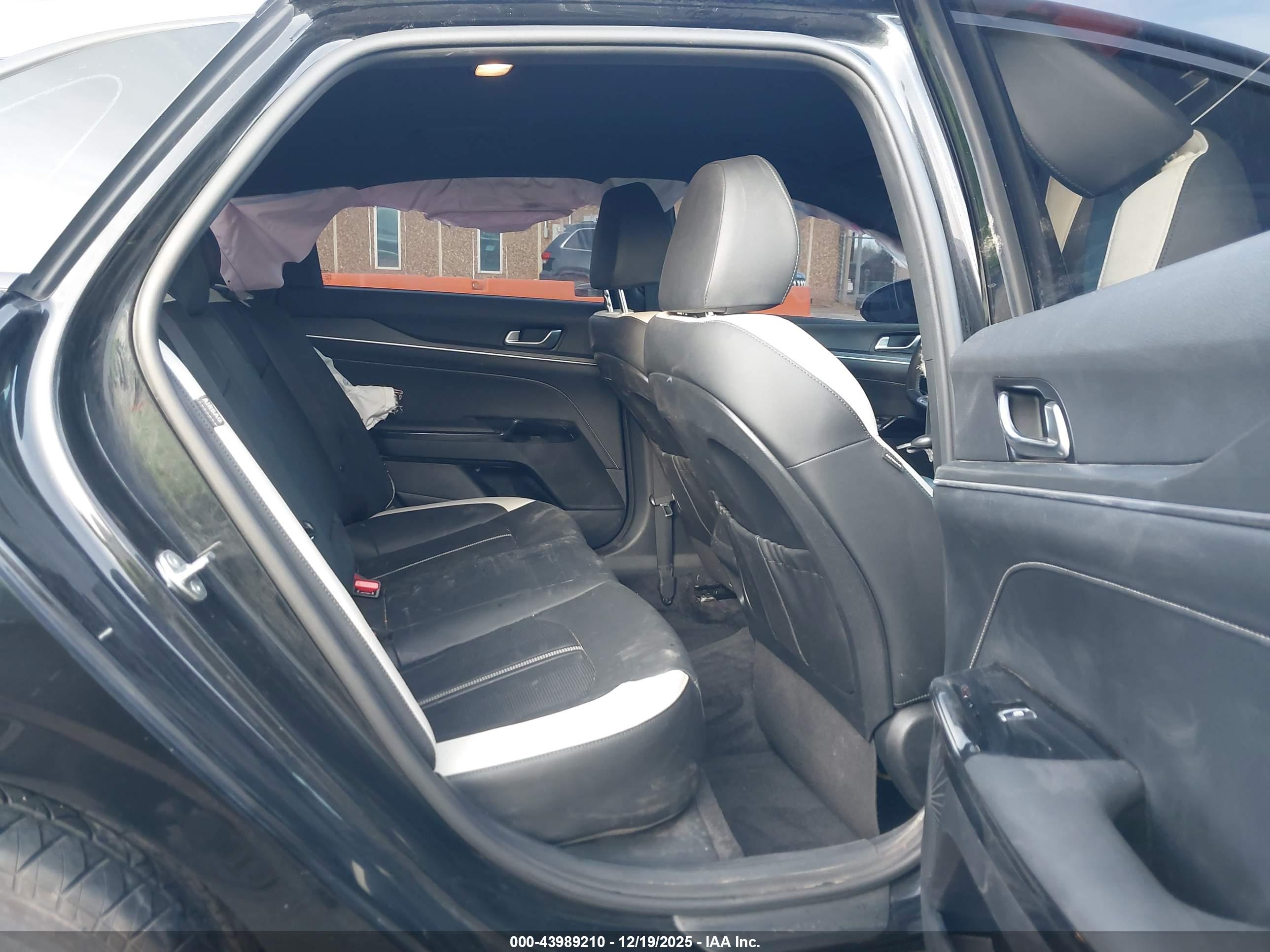 KIA K5 image 8