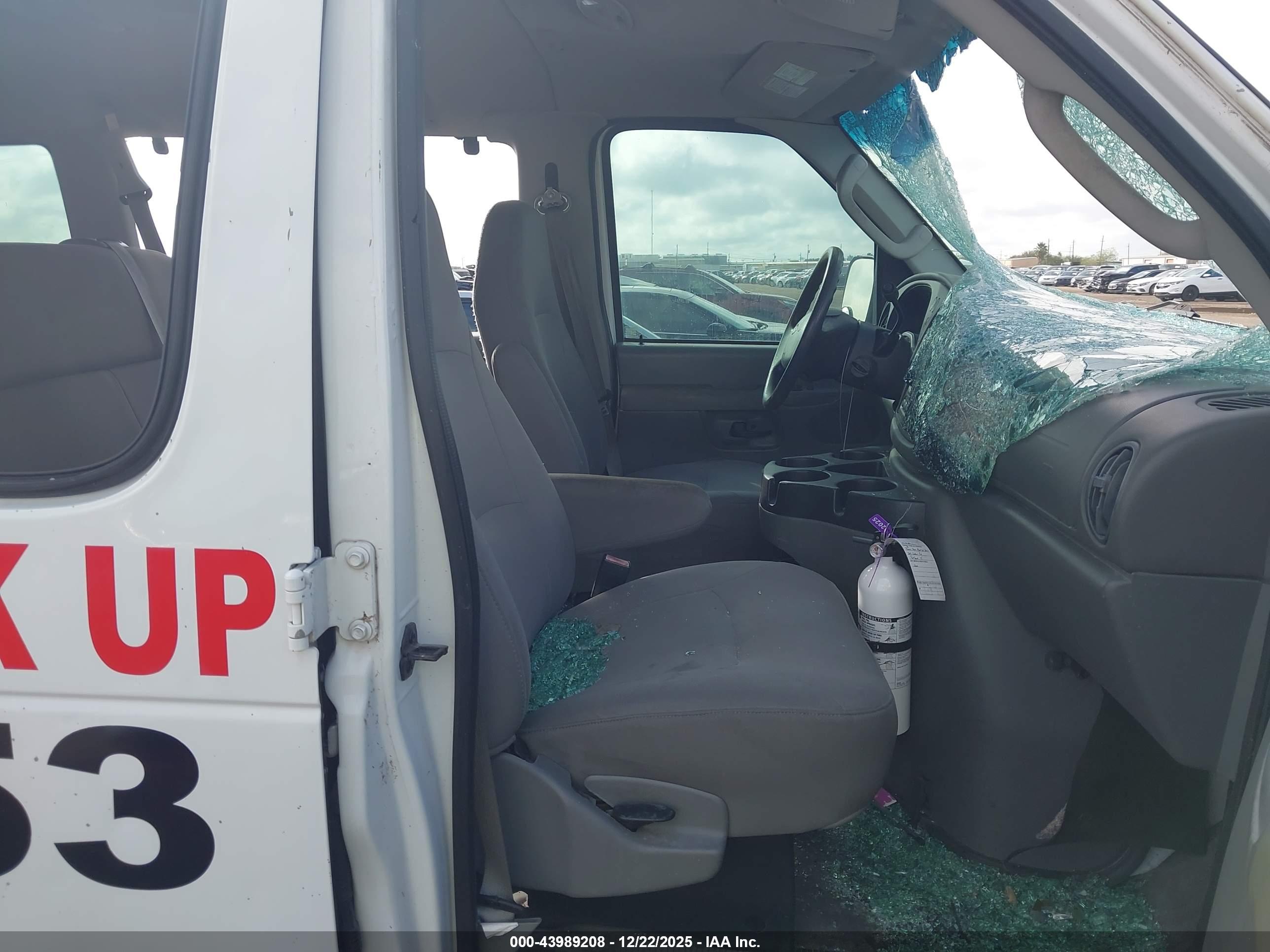 FORD E-350 image 5