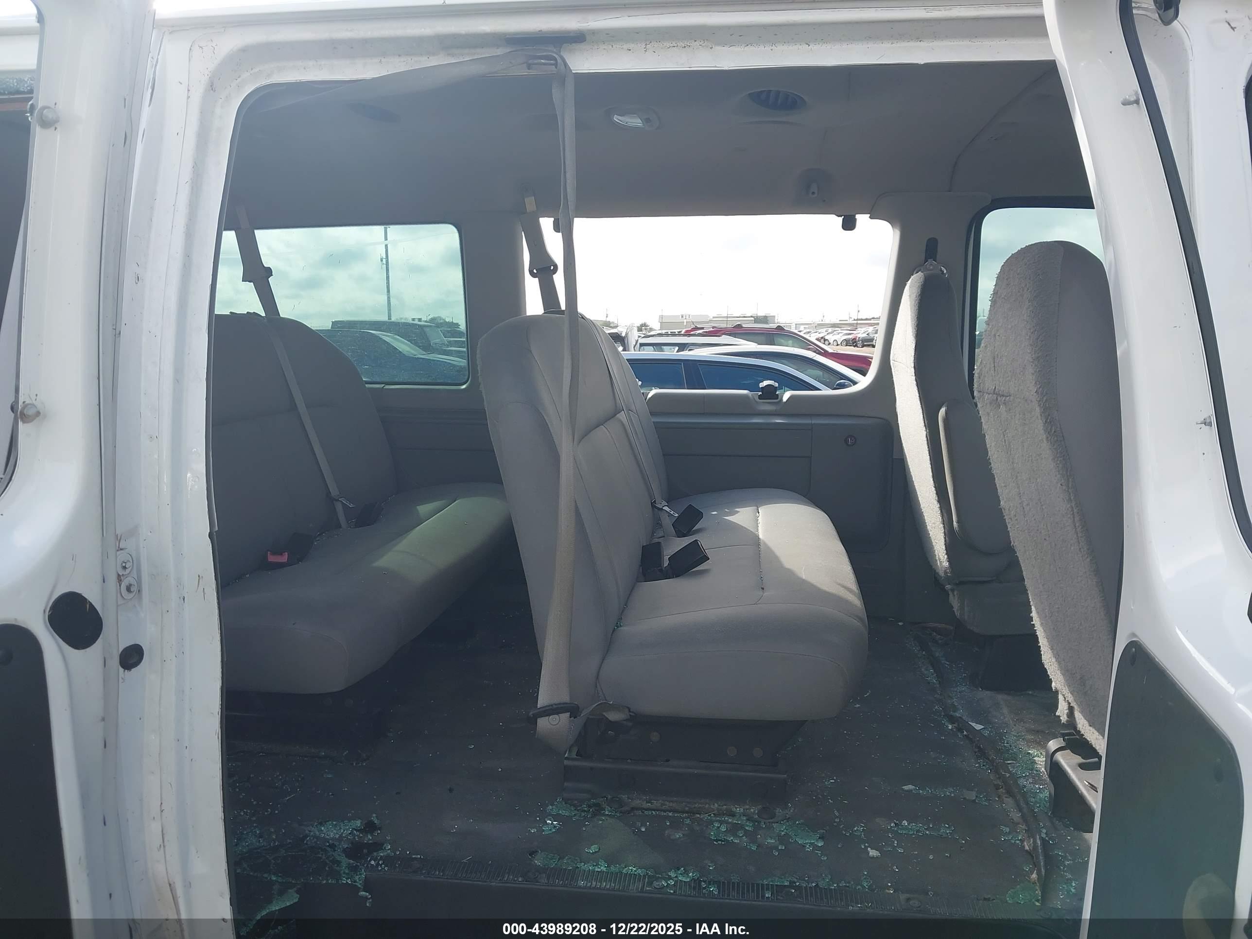 FORD E-350 image 8
