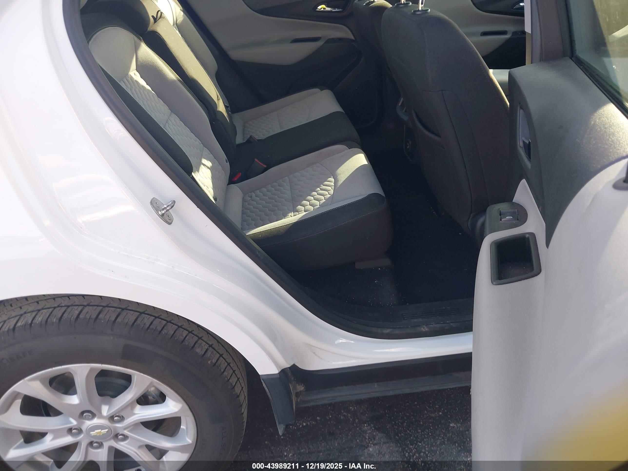 CHEVROLET EQUINOX image 8