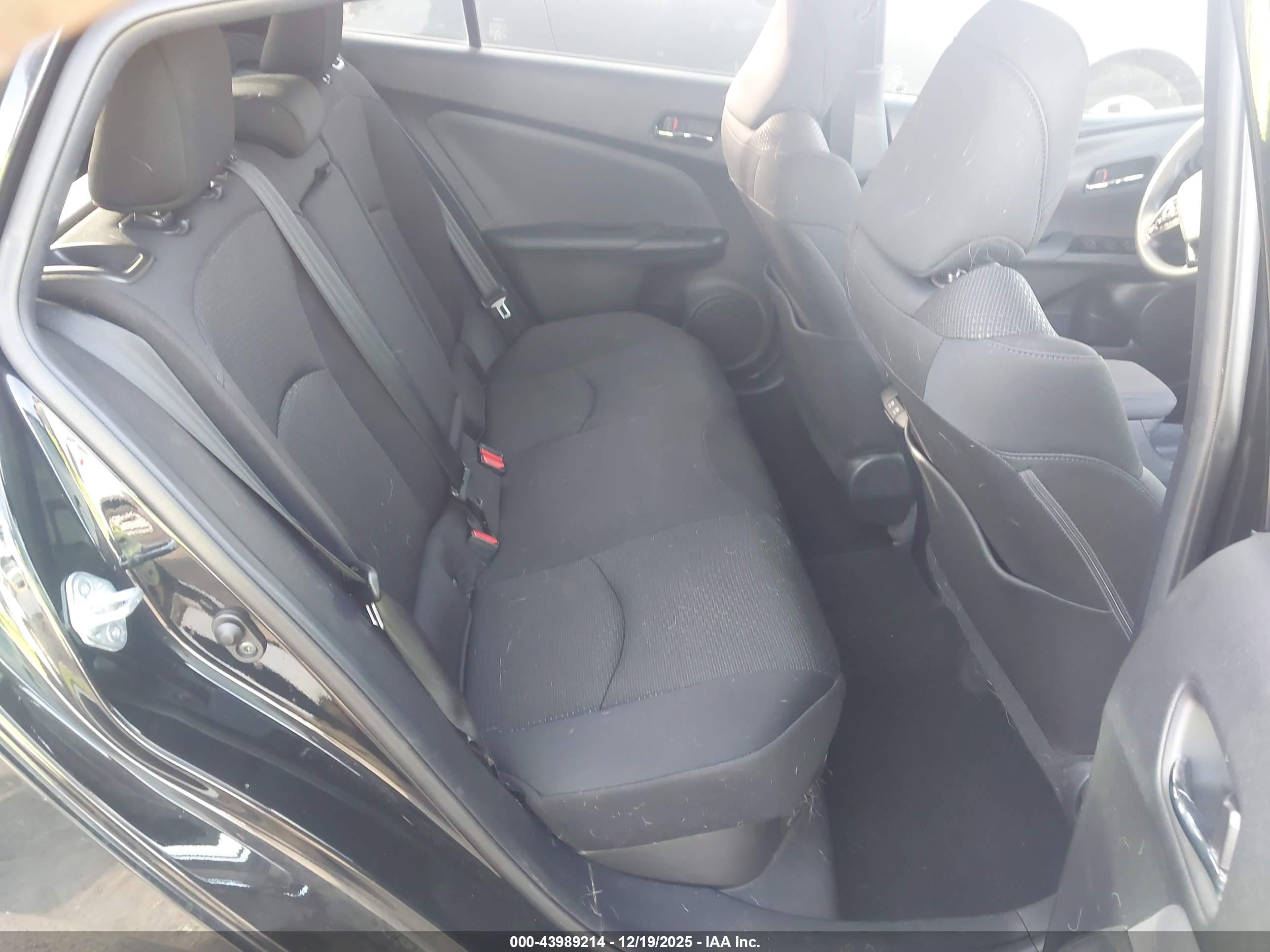 TOYOTA PRIUS image 8