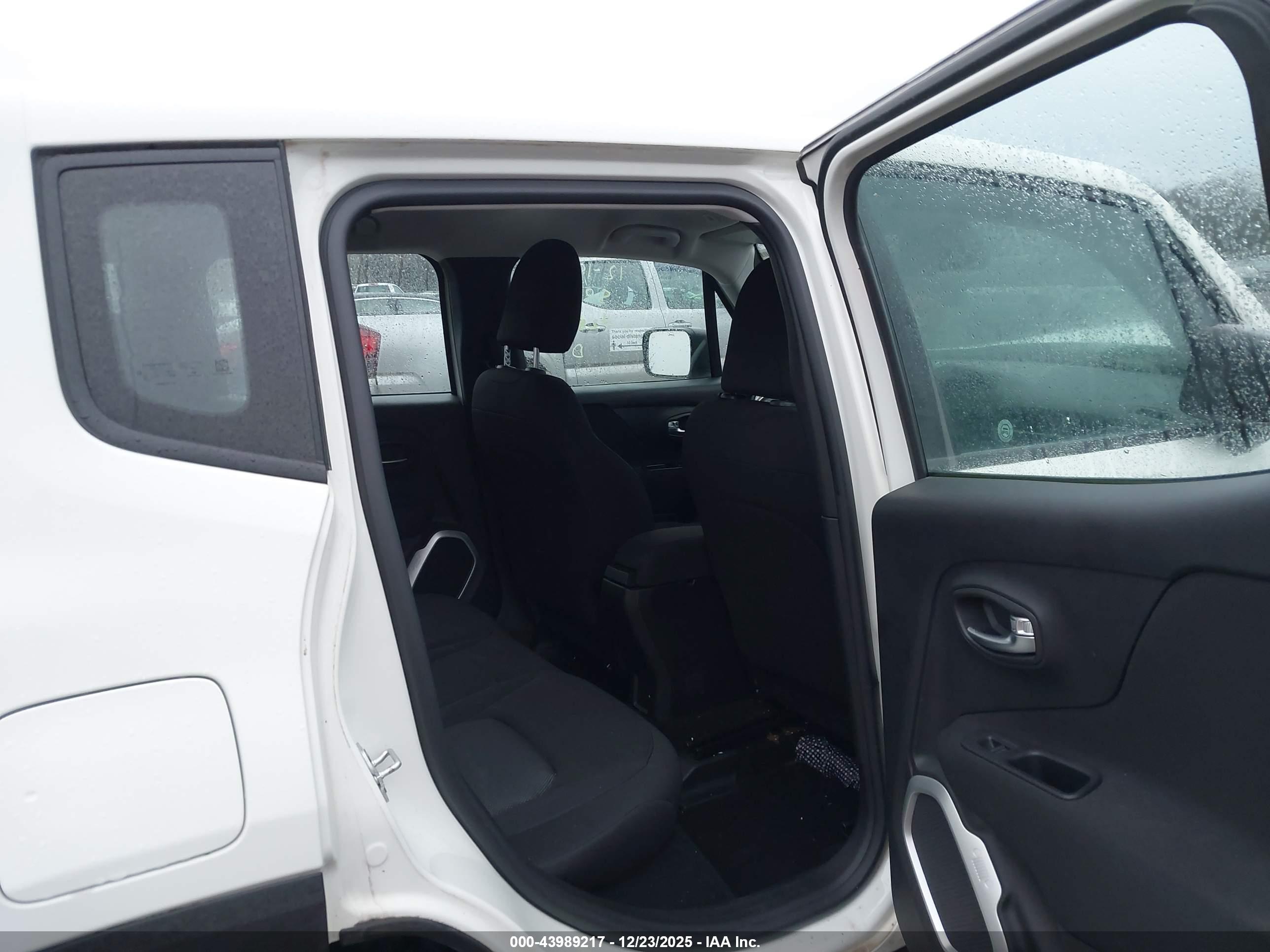JEEP RENEGADE image 8