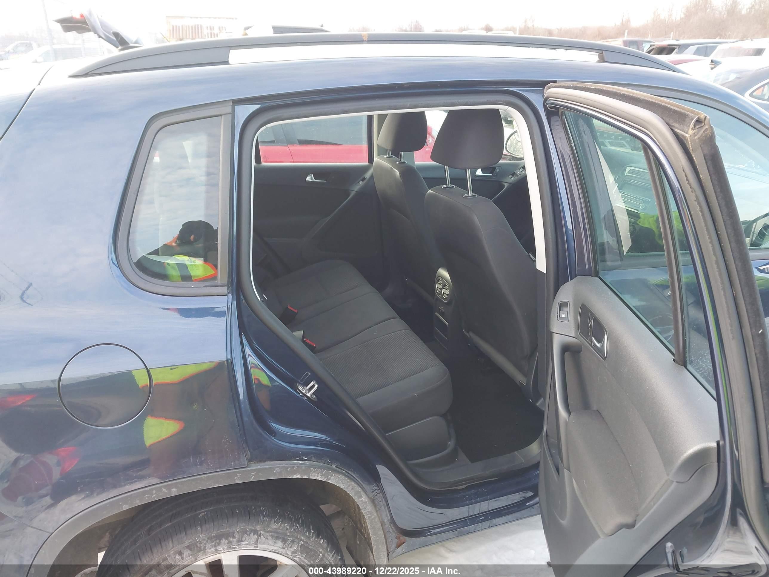 VOLKSWAGEN TIGUAN image 8