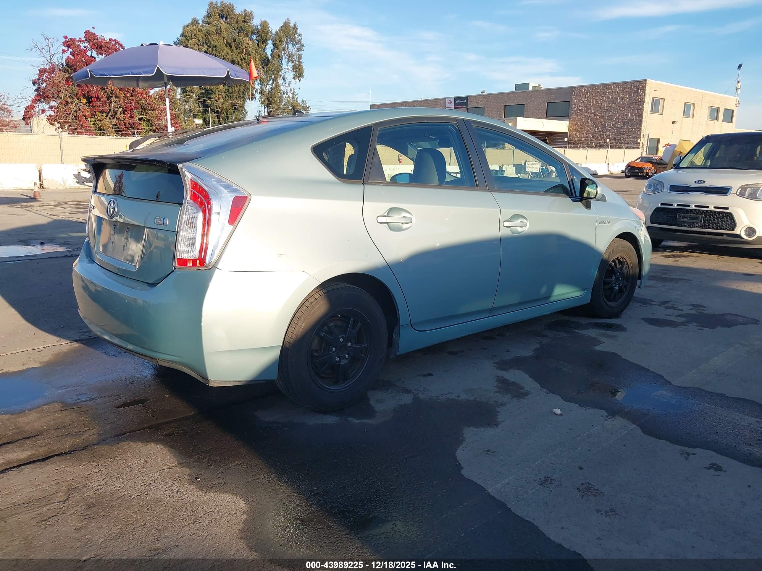 TOYOTA PRIUS image 4
