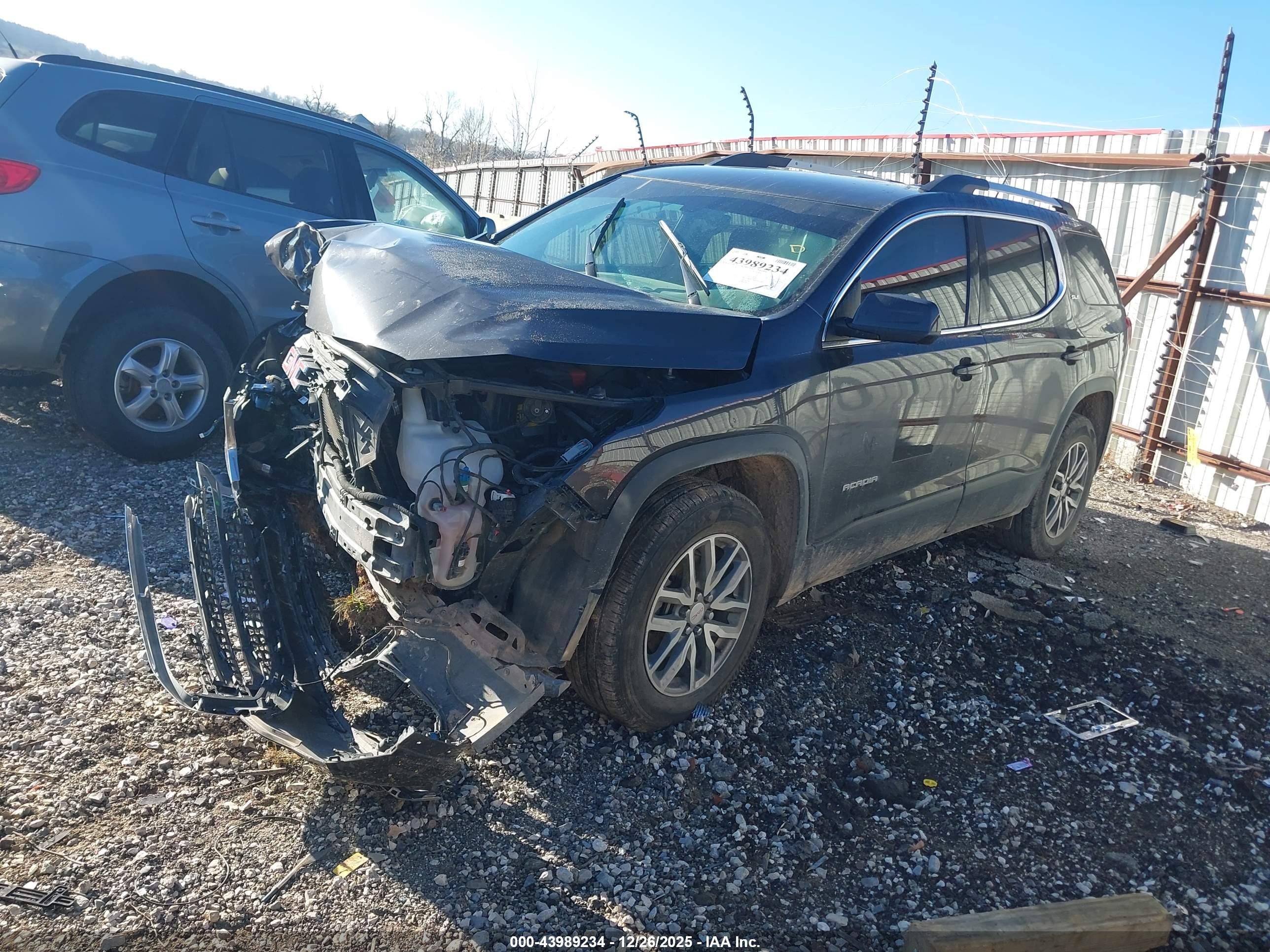 GMC ACADIA image 2