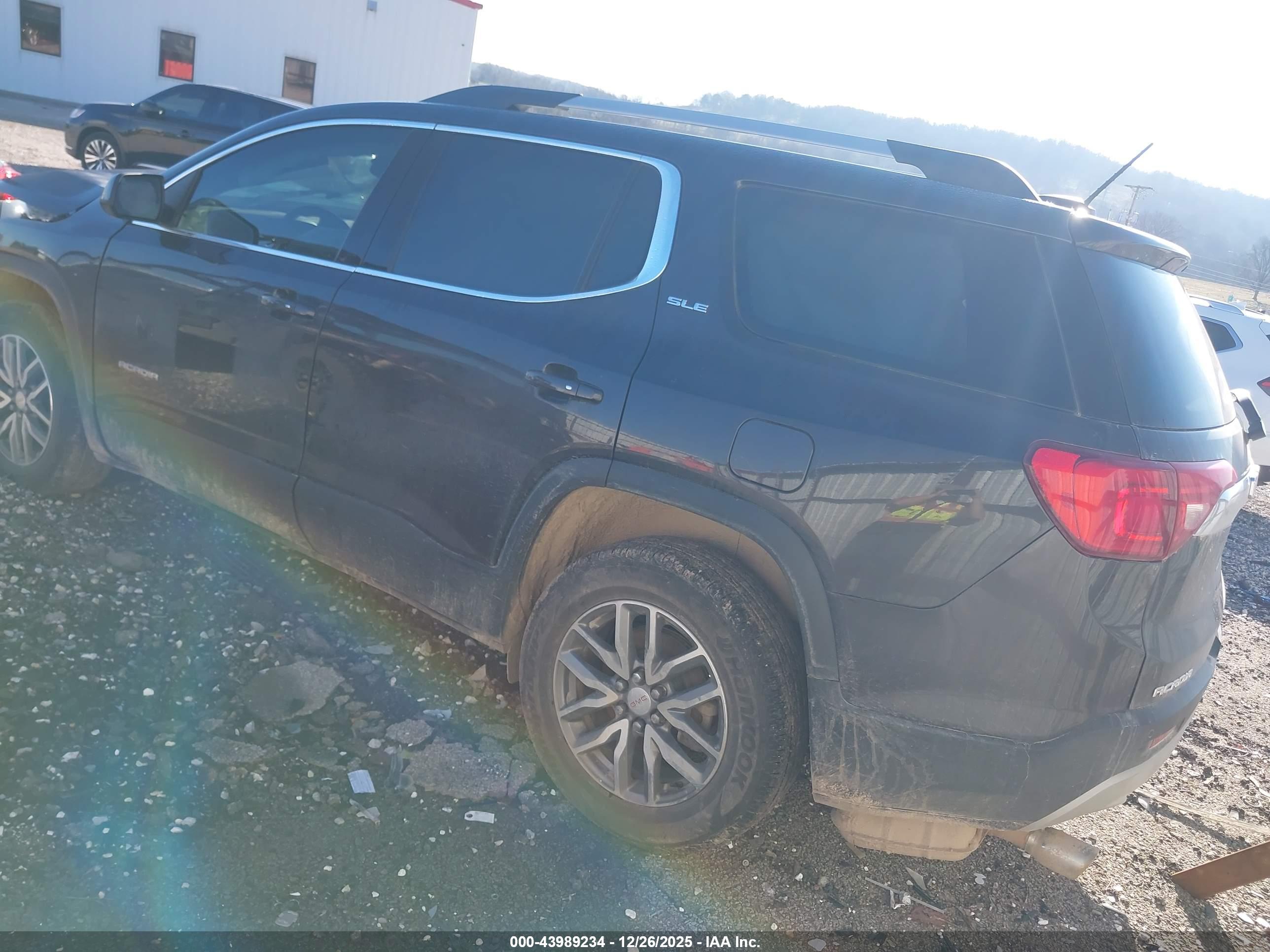 GMC ACADIA image 3