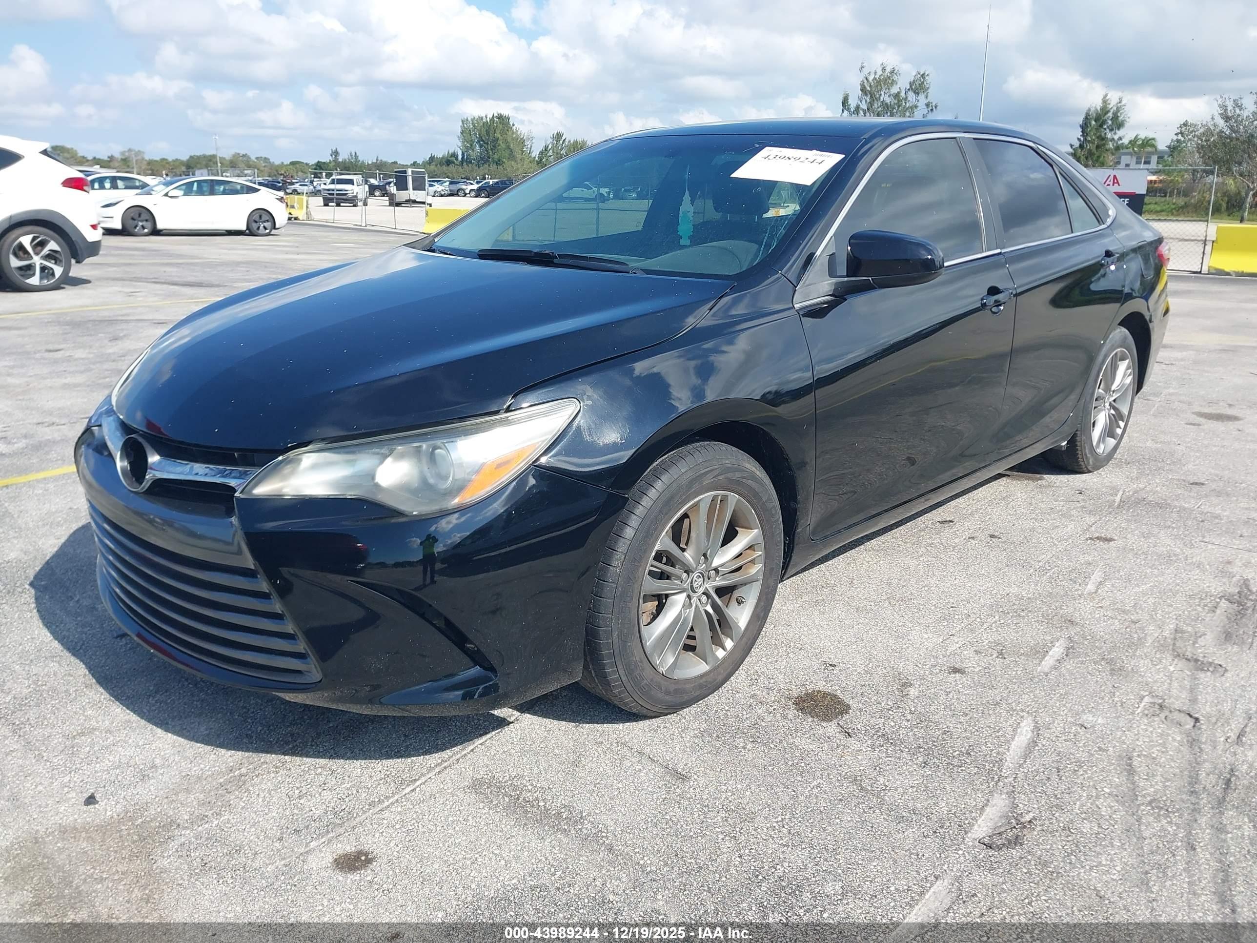 TOYOTA CAMRY image 2