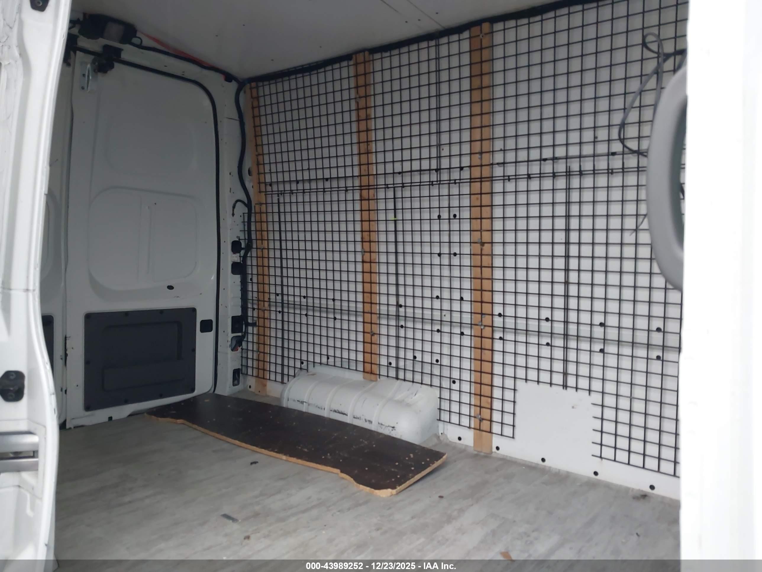 NISSAN NV image 8