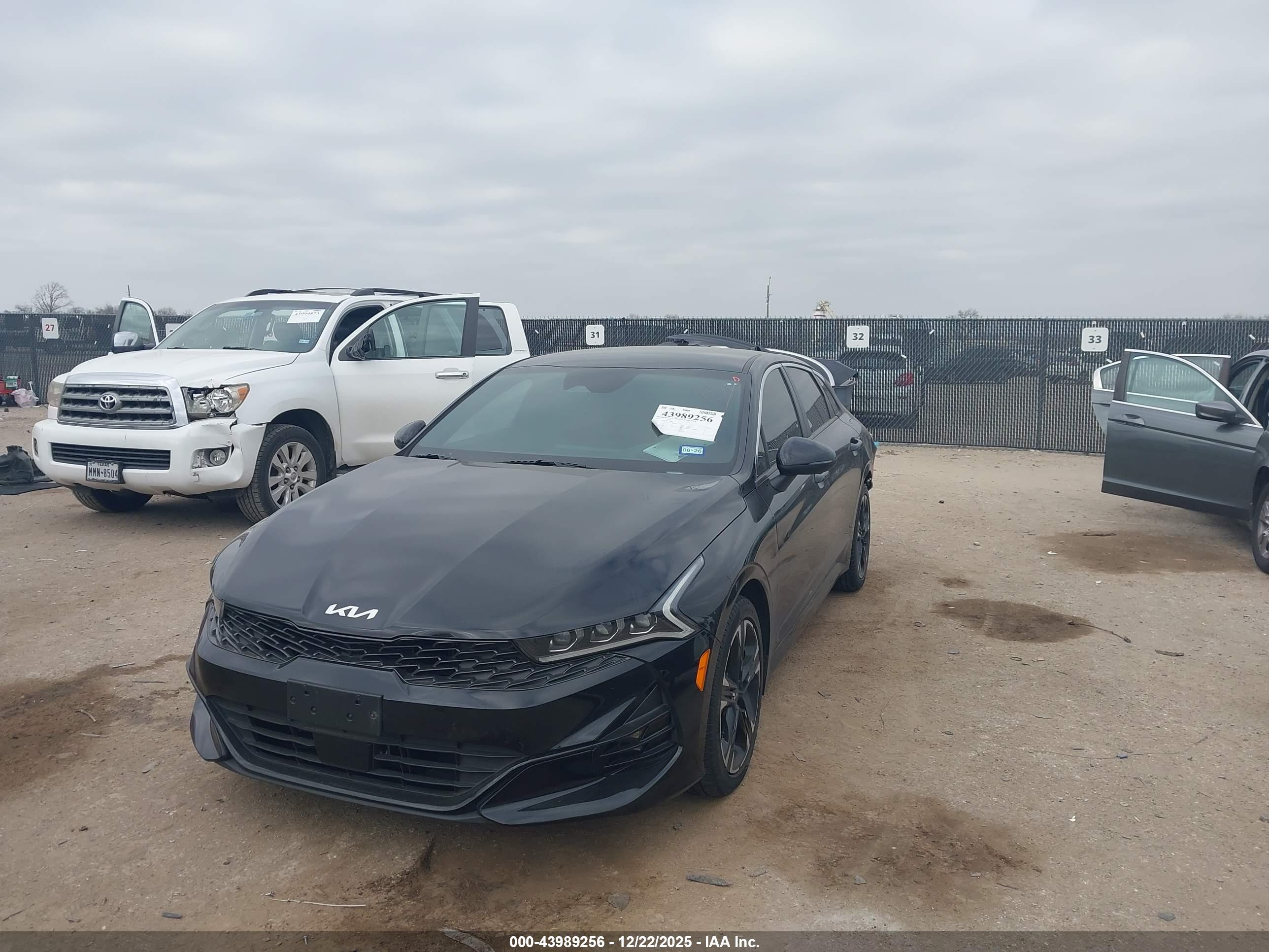 KIA K5 image 2