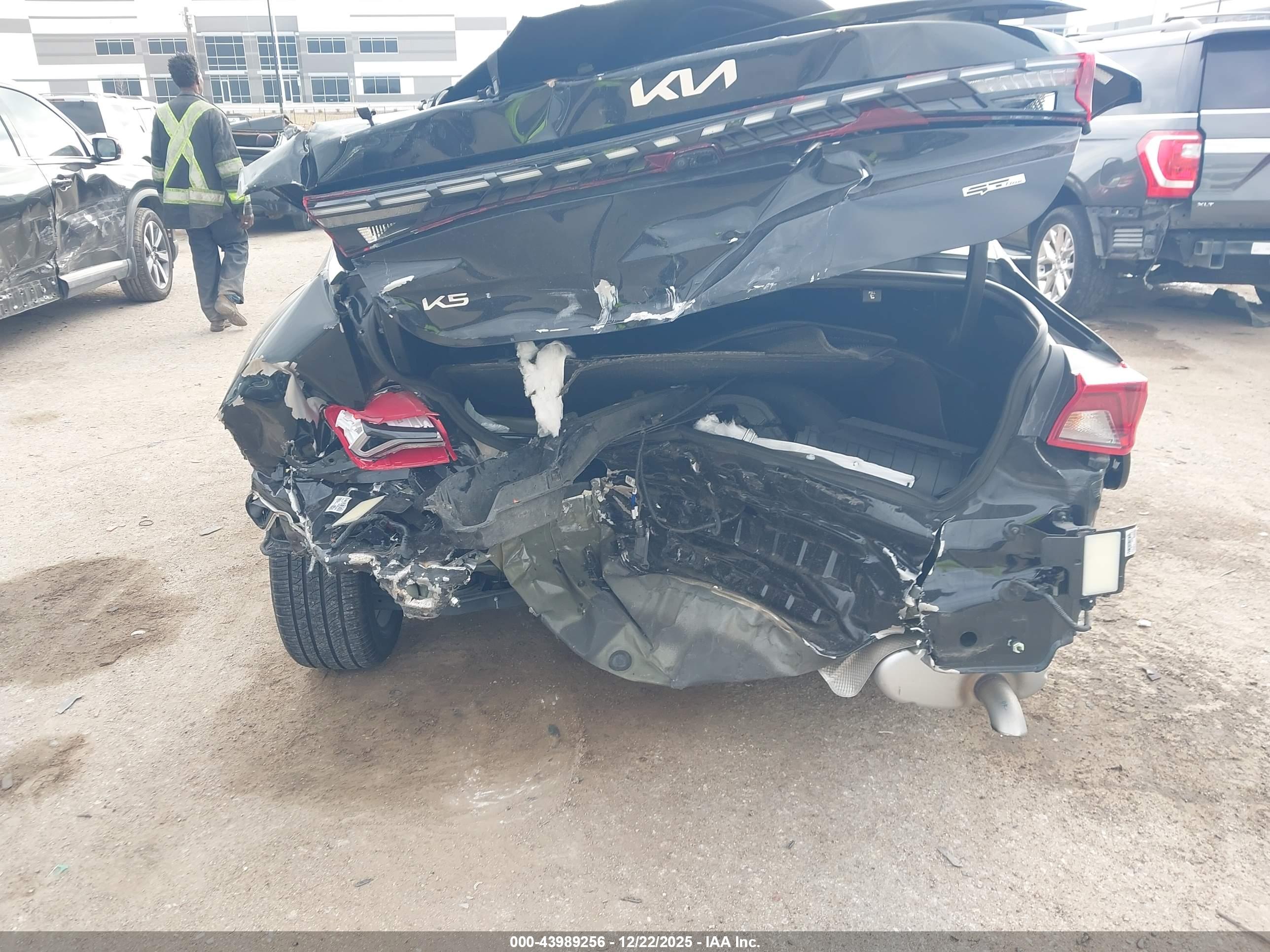 KIA K5 image 6