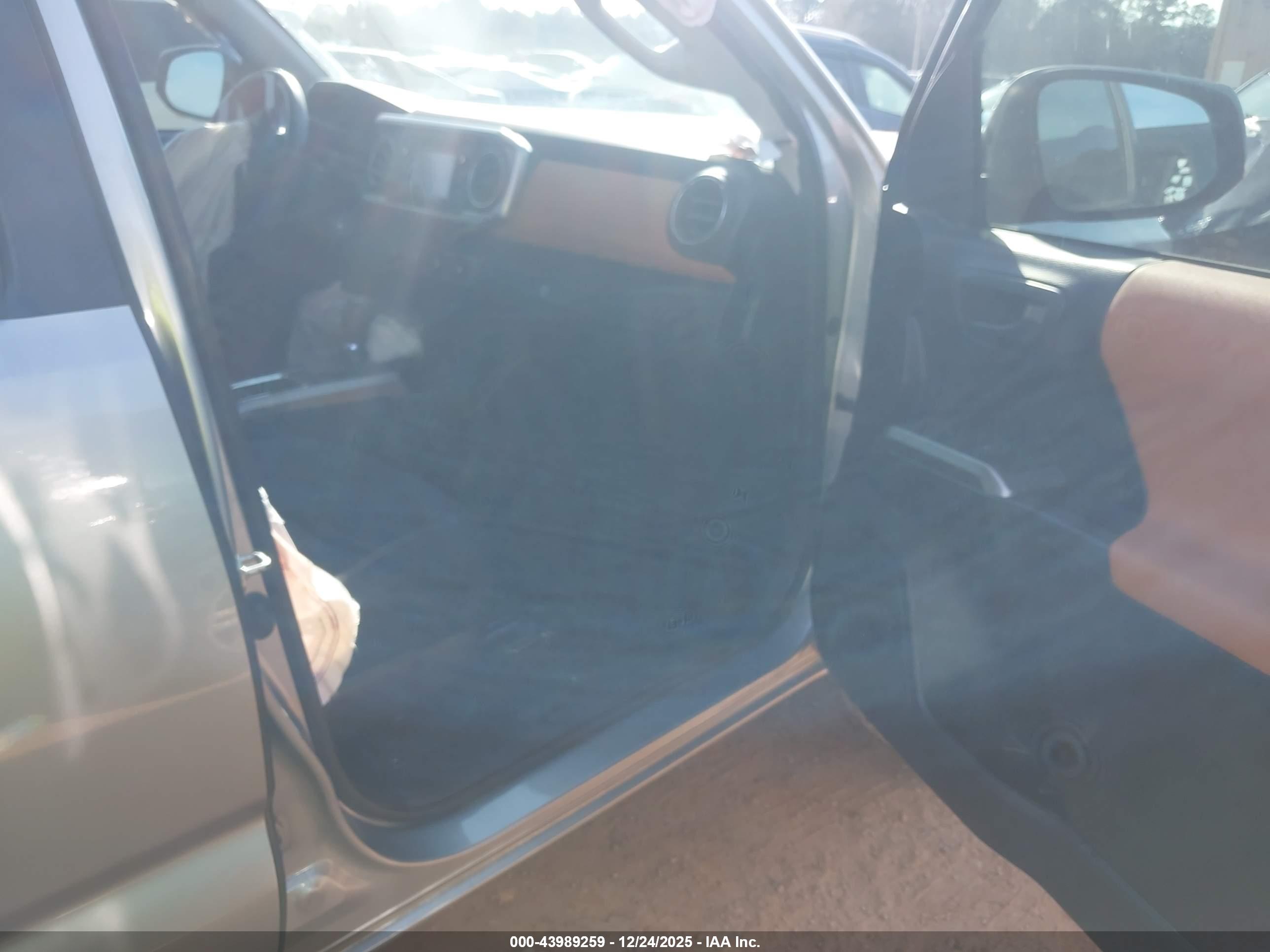 TOYOTA TACOMA image 5