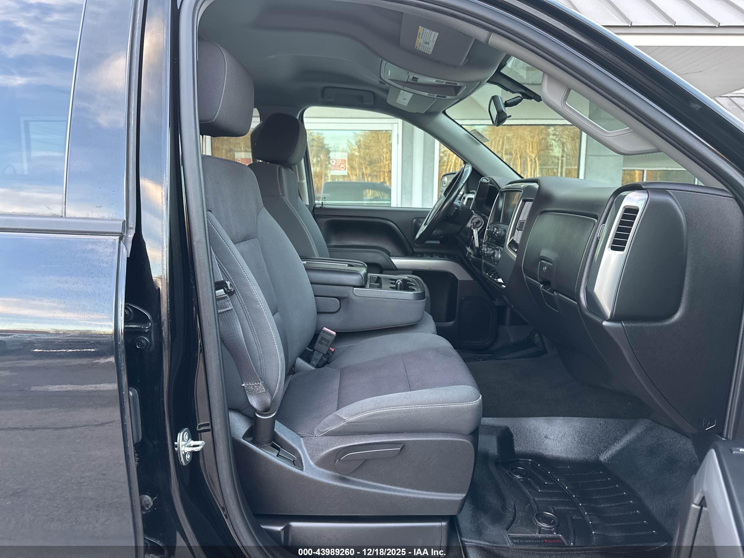 CHEVROLET SILVERADO image 5