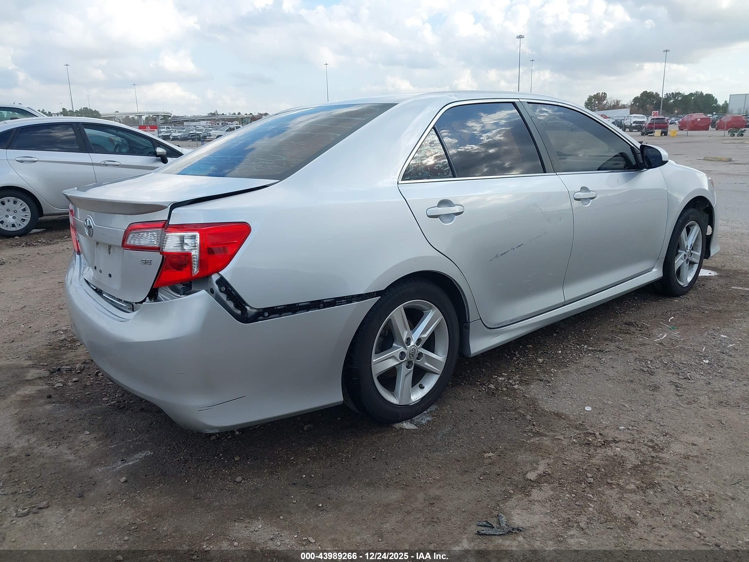 TOYOTA CAMRY image 4