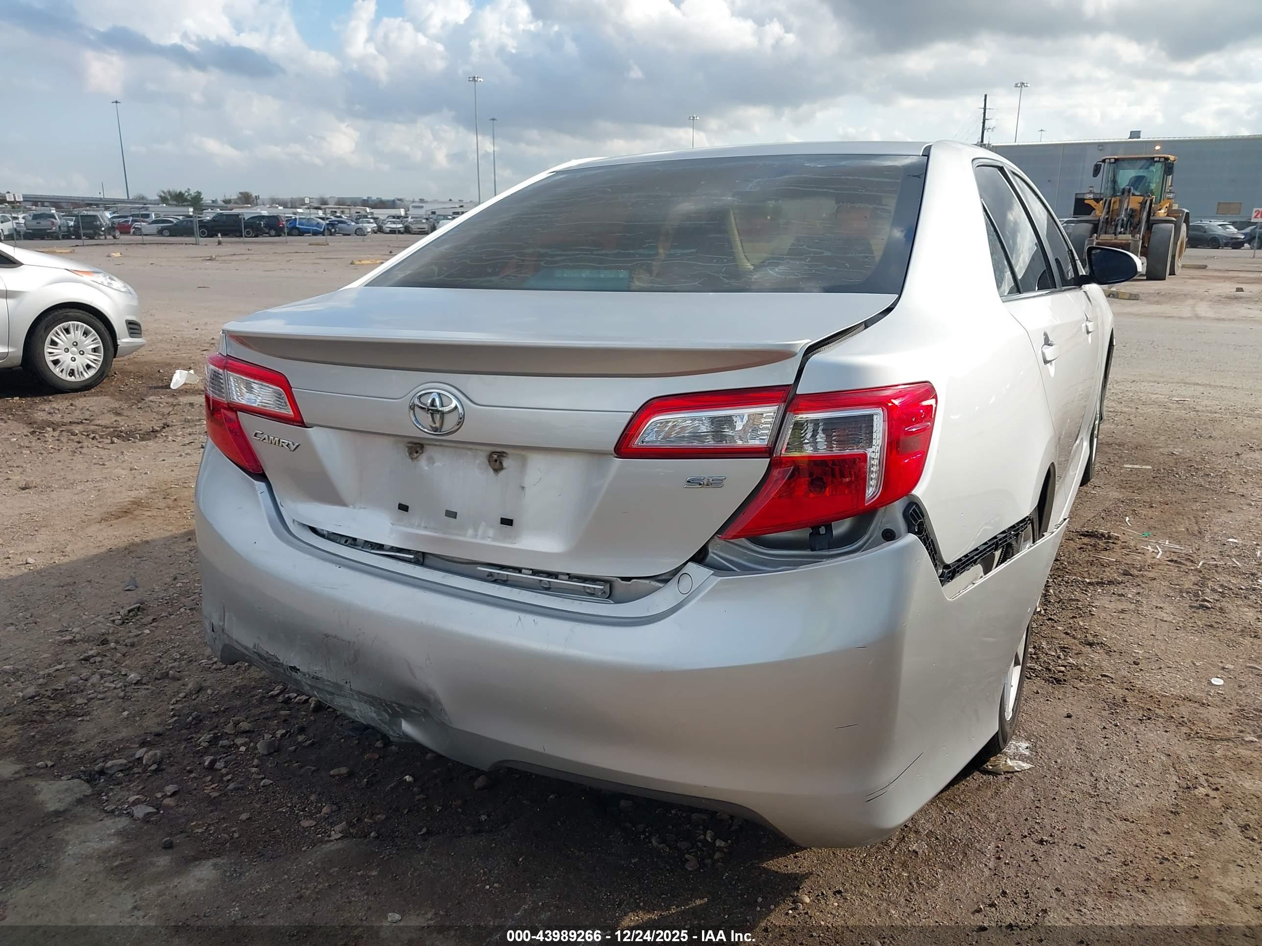 TOYOTA CAMRY image 6