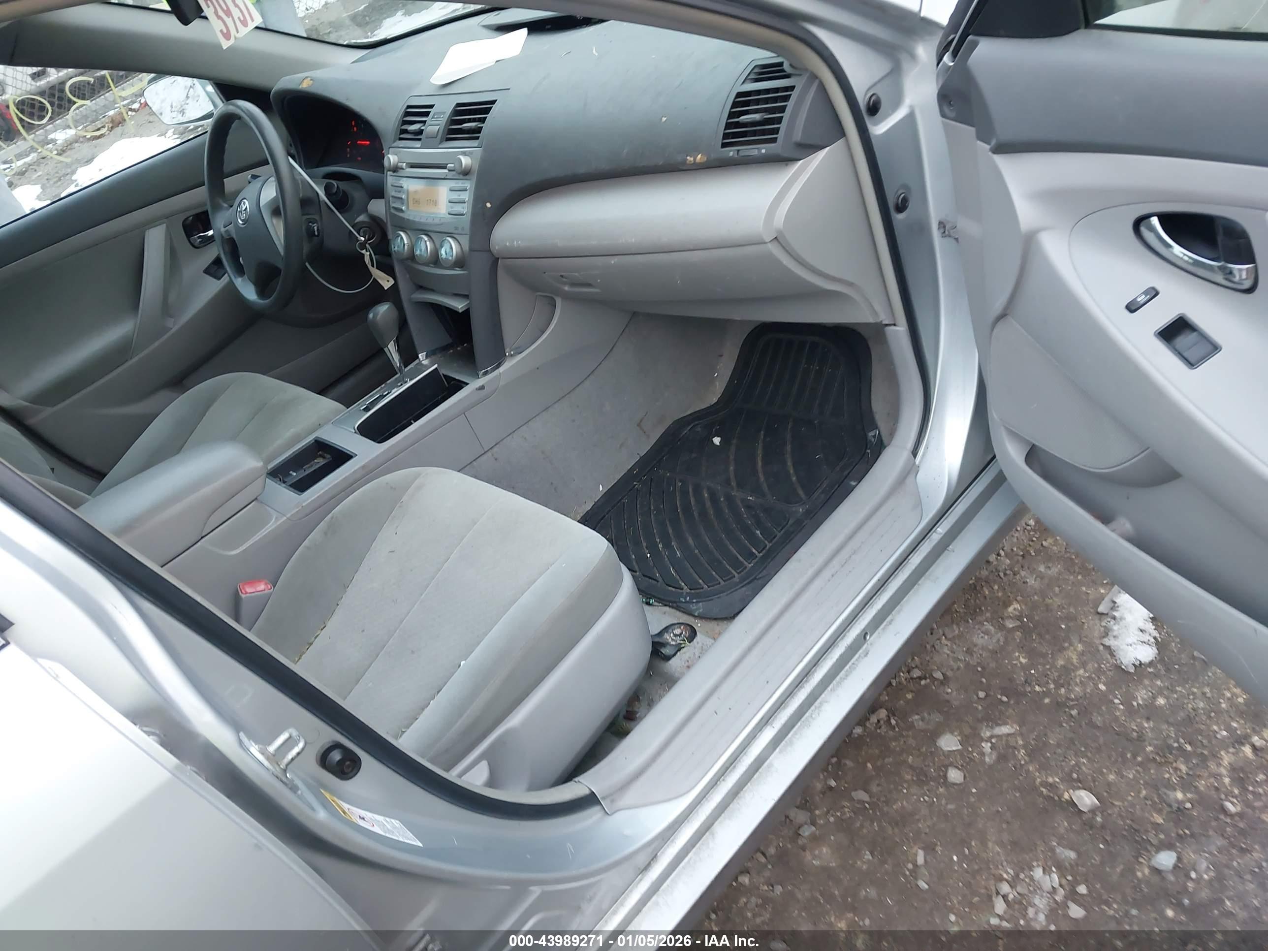 TOYOTA CAMRY image 5