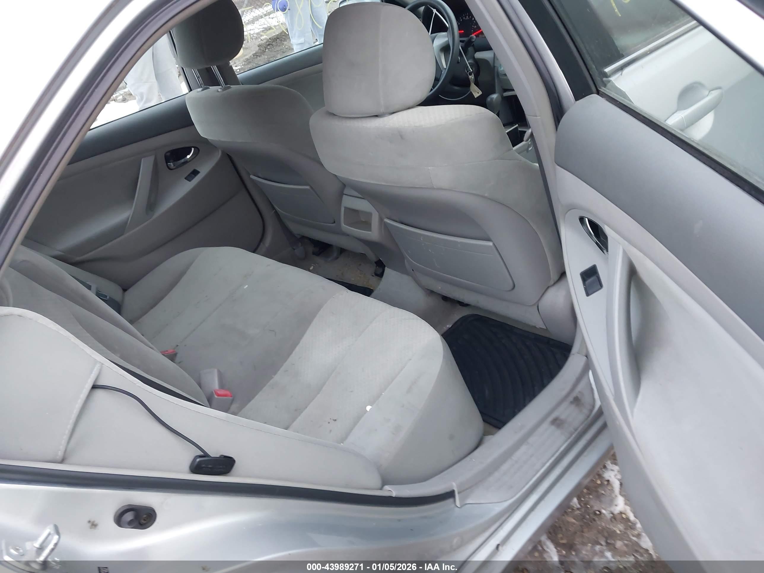 TOYOTA CAMRY image 8